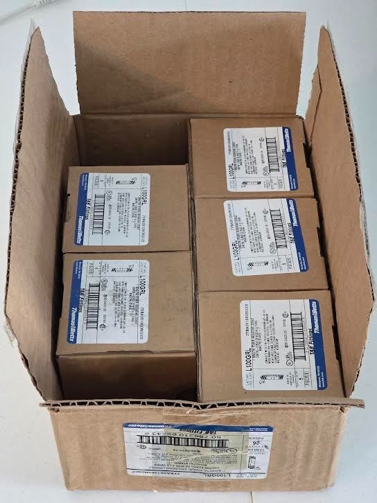 Box of 25 – Grounding Locknut 1″ Thomas&Betts L100GRL