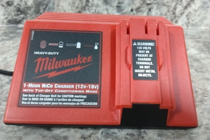 Milwaukee 48-59-0255 120VAC Input 12.0V to 18.0V Output Battery Charger (C)