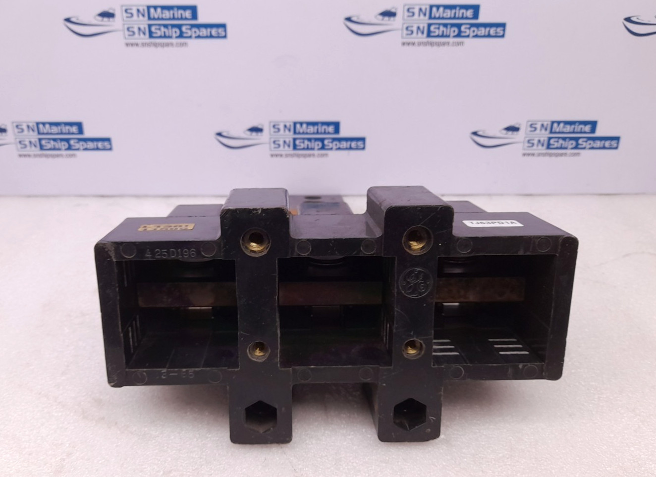 General Electric TJ63PD1A PLUG-IN MOUNTING BASE ASSEMBLY