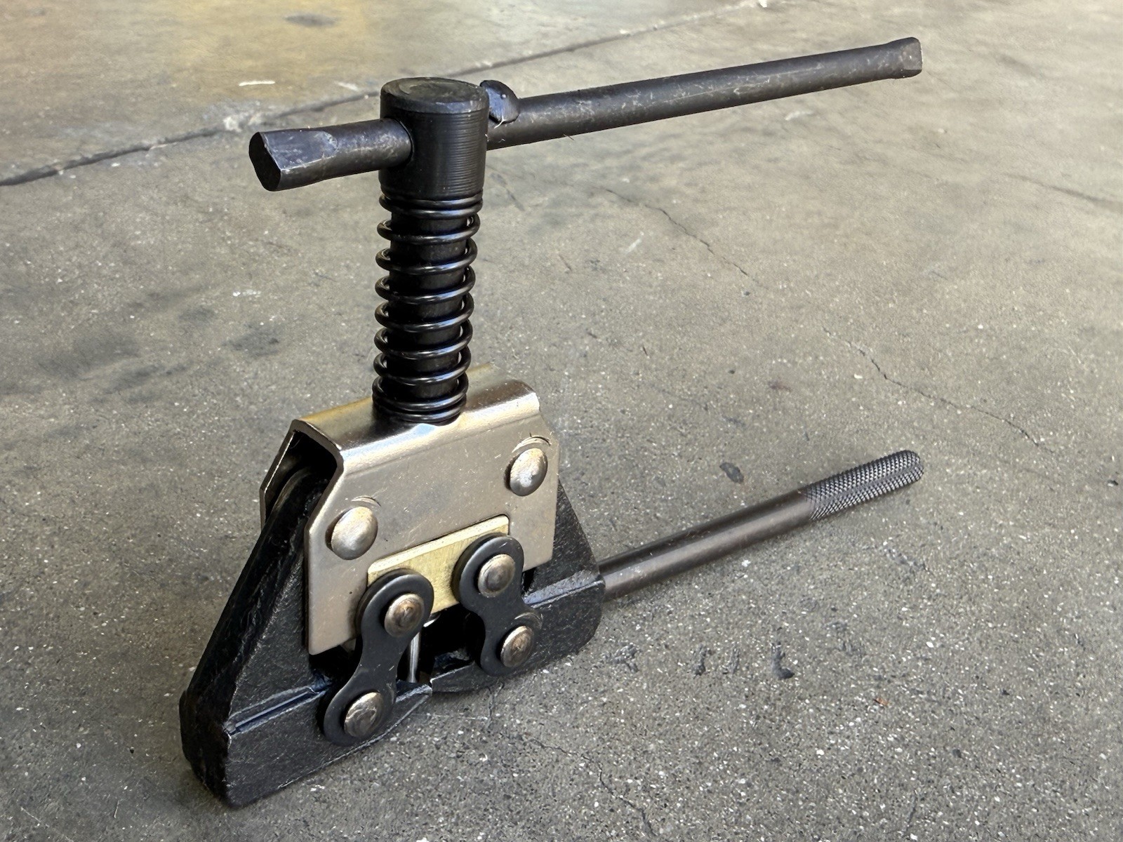 Motorcycle Roller Chain Detacher Holder Breaker & Puller #60 #80 #100 520 530