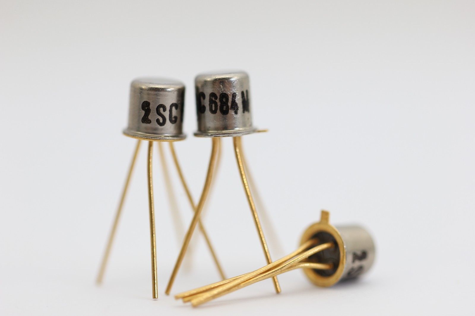 2SC684M GOLD TRANSISTOR NOS( New Old Stock ) 1PC. C405U4F100614