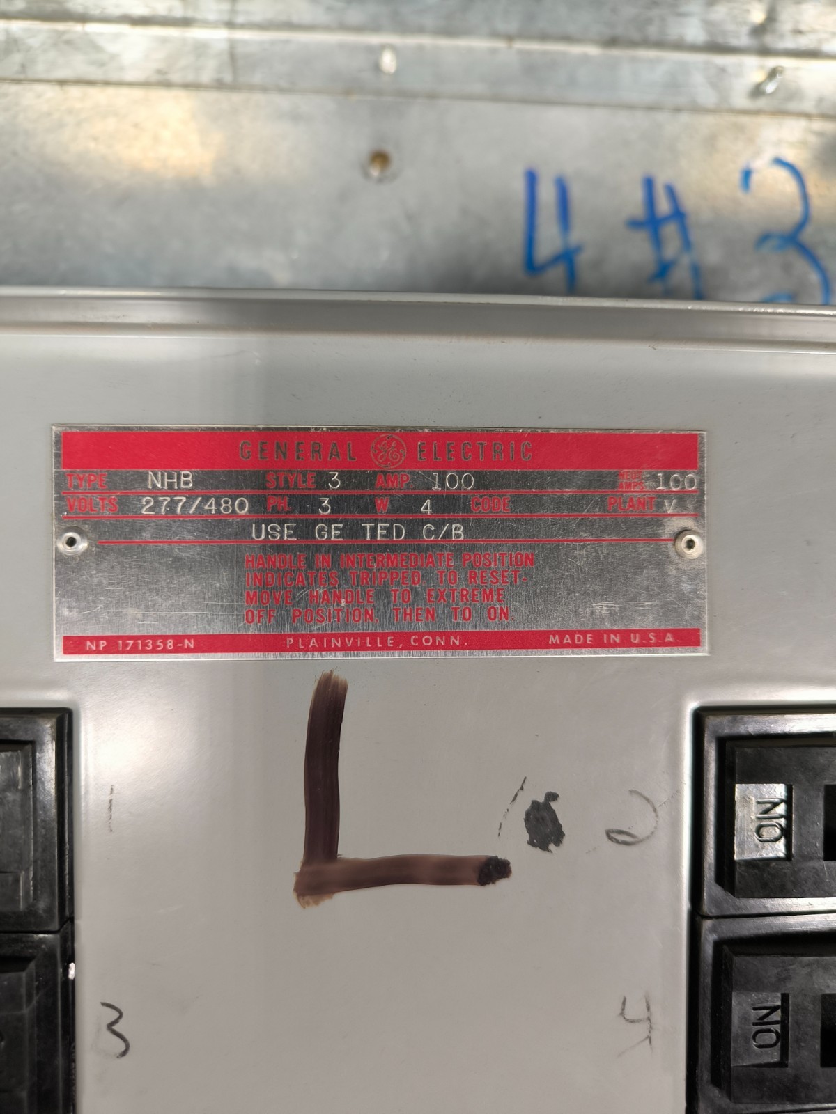 GE General Electric NHB Lug Panelboard 100 Amp 120/208V 3 PH 4W 32 Space Key