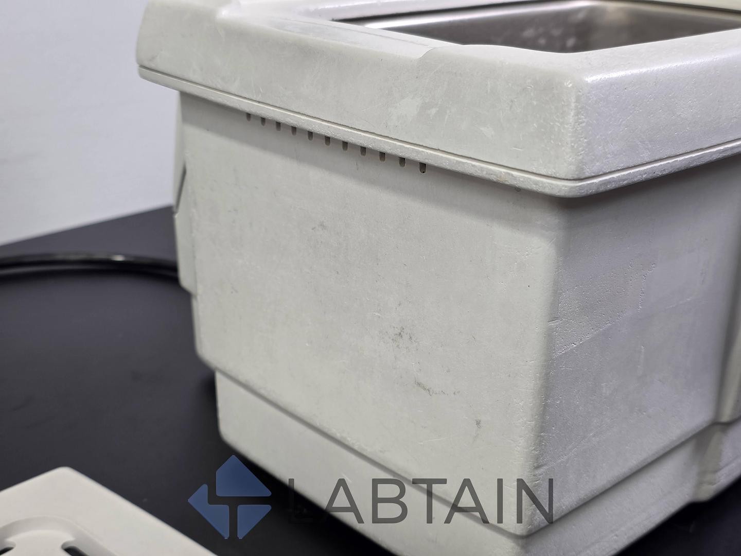 Branson 2510R-DTH Digital Heated Ultrasonic Cleaner (0.75 Gal) Used