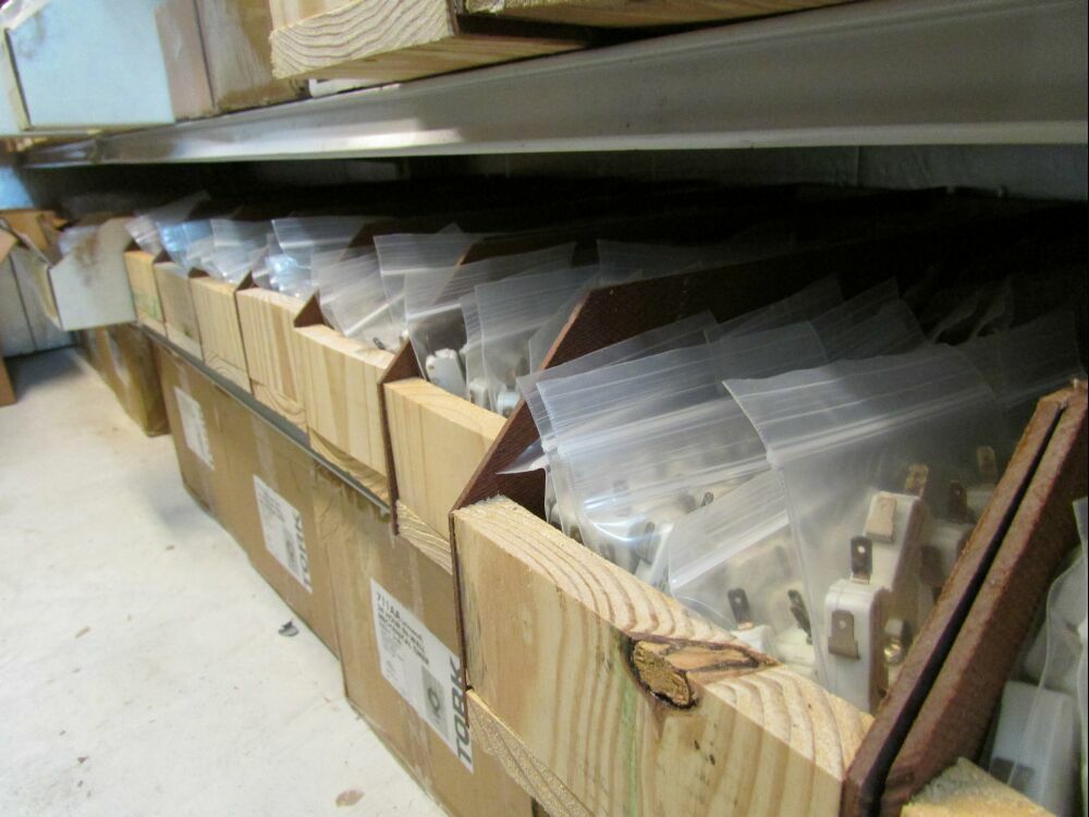 Lot 10 Cherry Lever Micro Switches 15A 125VAC/250VAC .5 HP, .5A 125VDC KWMA0007