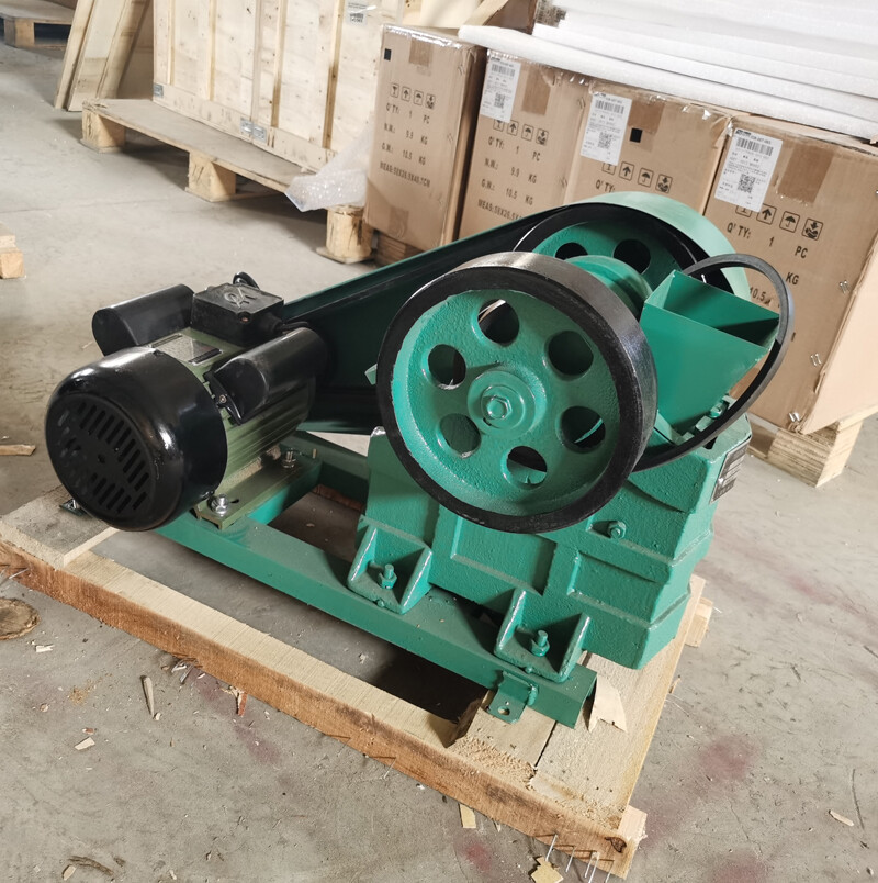 INTBUYING®220V Mini Jaw Crusher Feeding Inlet 2.16″,1400 RPM,250kg/h Crusher