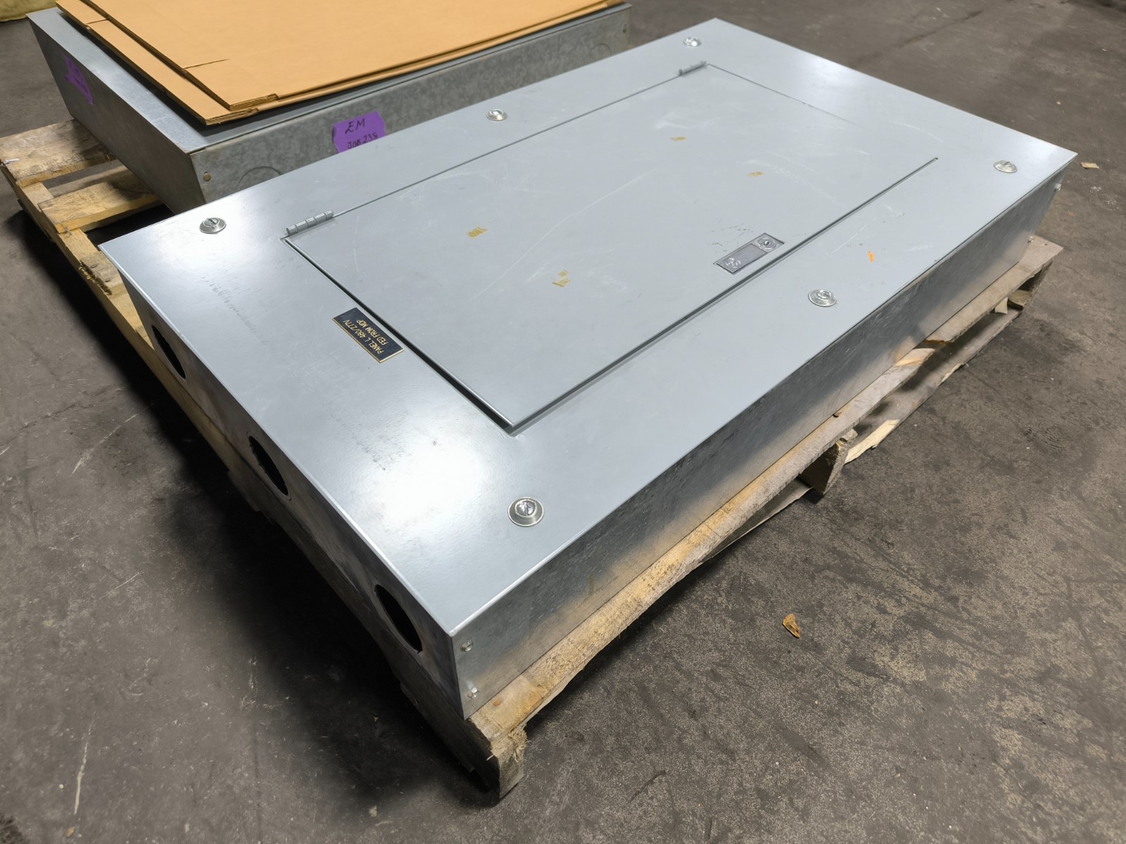 GE General Electric NHB Lug Panelboard 100 Amp 120/208V 3 PH 4W 32 Space Key