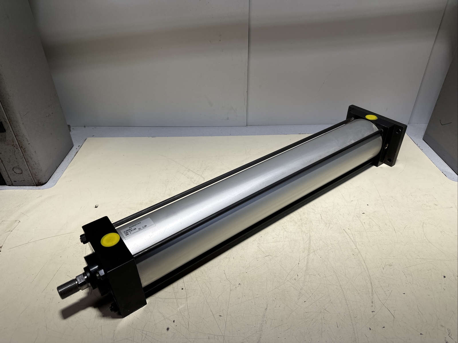 *NEW* Numatics VK-685339-7 Cylinder F2AR-12I2E-L4A0 Bore:4 STK:12.500