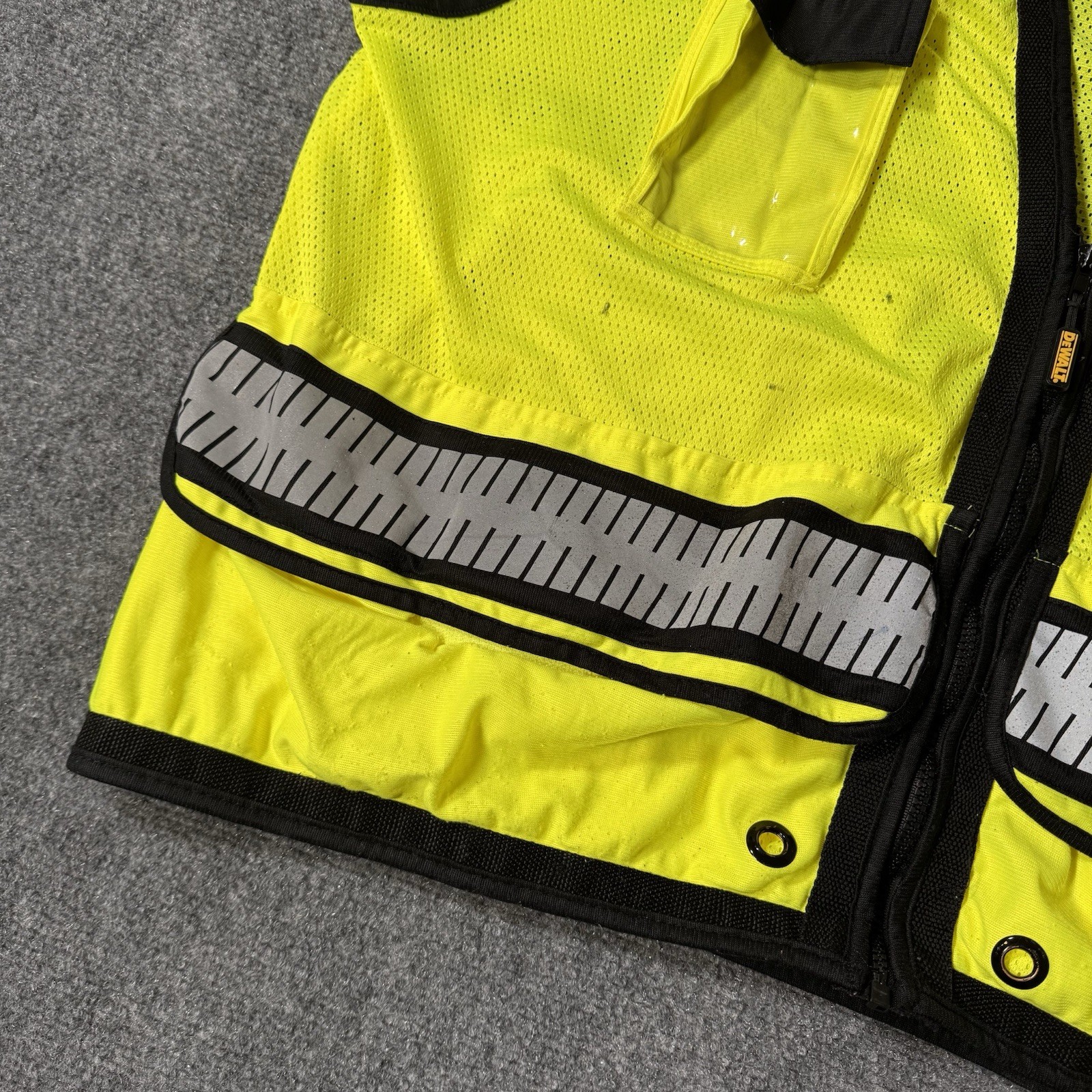 DEWALT DSV521 HEAVY DUTY Class 2 Heavy Duty Surveyor Vest 2XL Construction