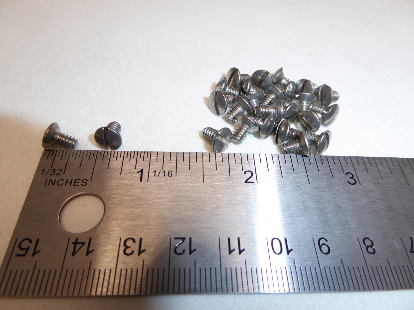 6-32 x 1/4 Oval Head Slotted Machine Screw SS 18-8 VINTAGE USA Made Qty 25