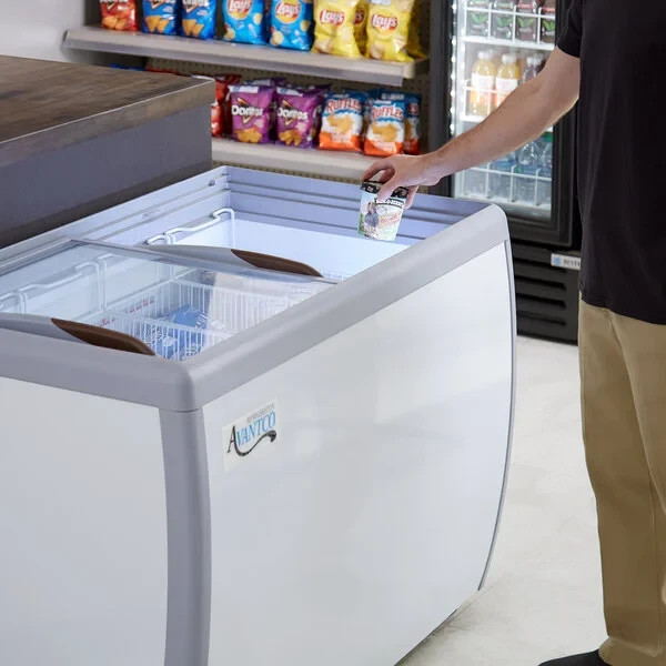 Avantco DFF13-HCL 49 3/4″ Flat Top Display Ice Cream Freezer Used Excellent