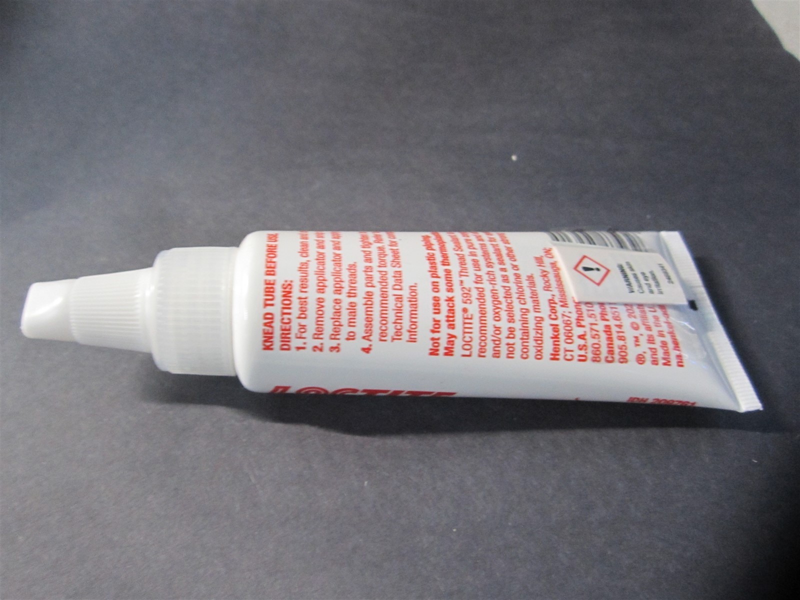 Loctite 1.69fl oz. 592 Off-White Medium Strength Thread Sealant – 12/2025