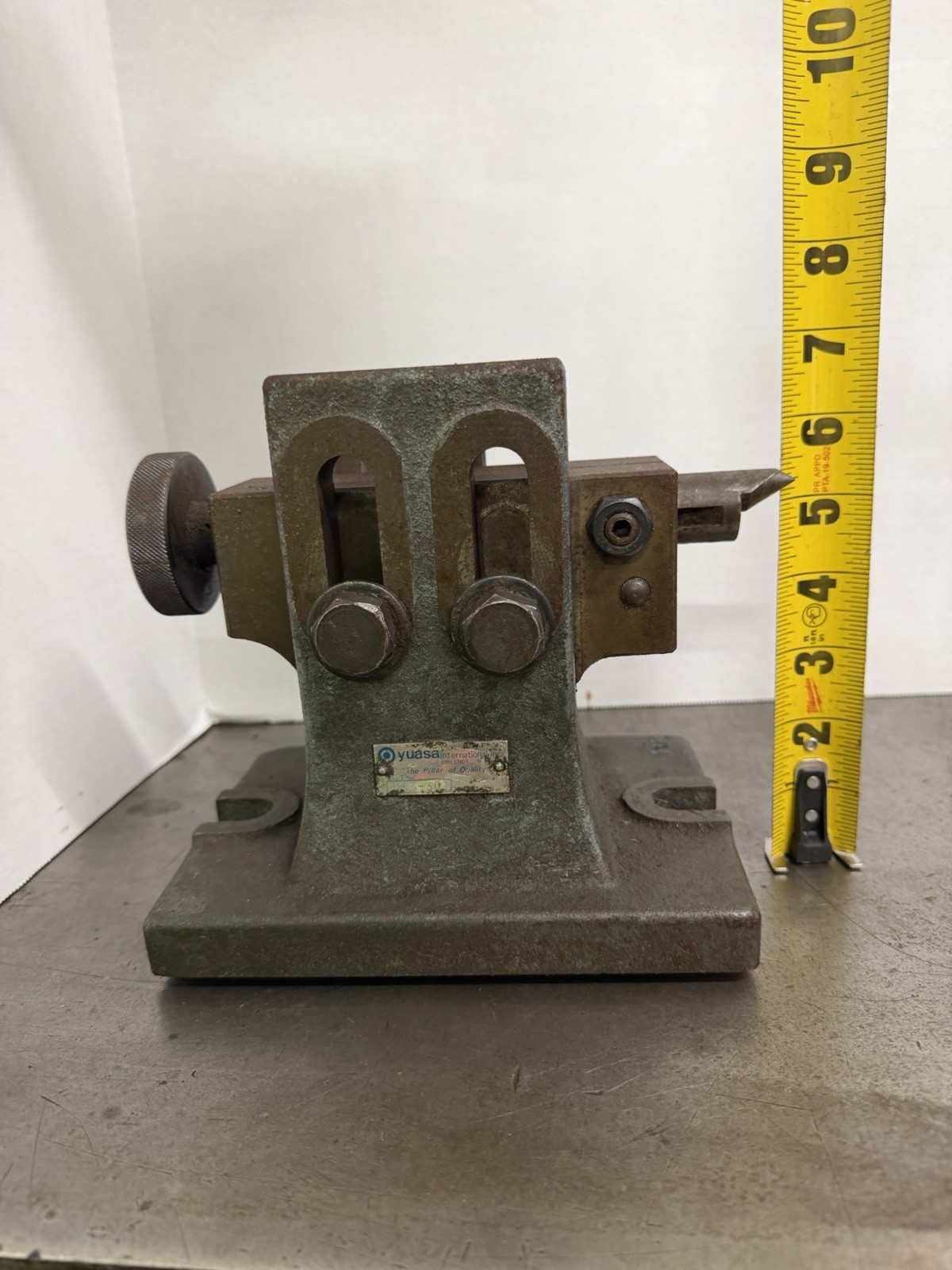 YUASA 553-301, 5.31″ to 6.69″ Center Height Adjustable Tailstock for 8″ Accu-Dex
