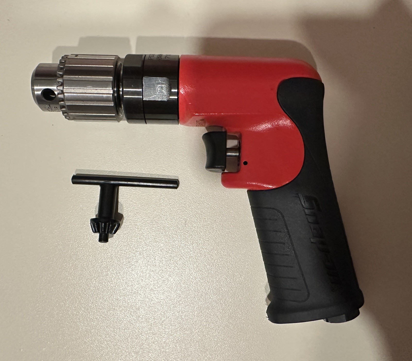 Snap-on 1/4″ Capacity Keyed Chuck Non-Reversing 3,000 RPM Pneumatic Drill