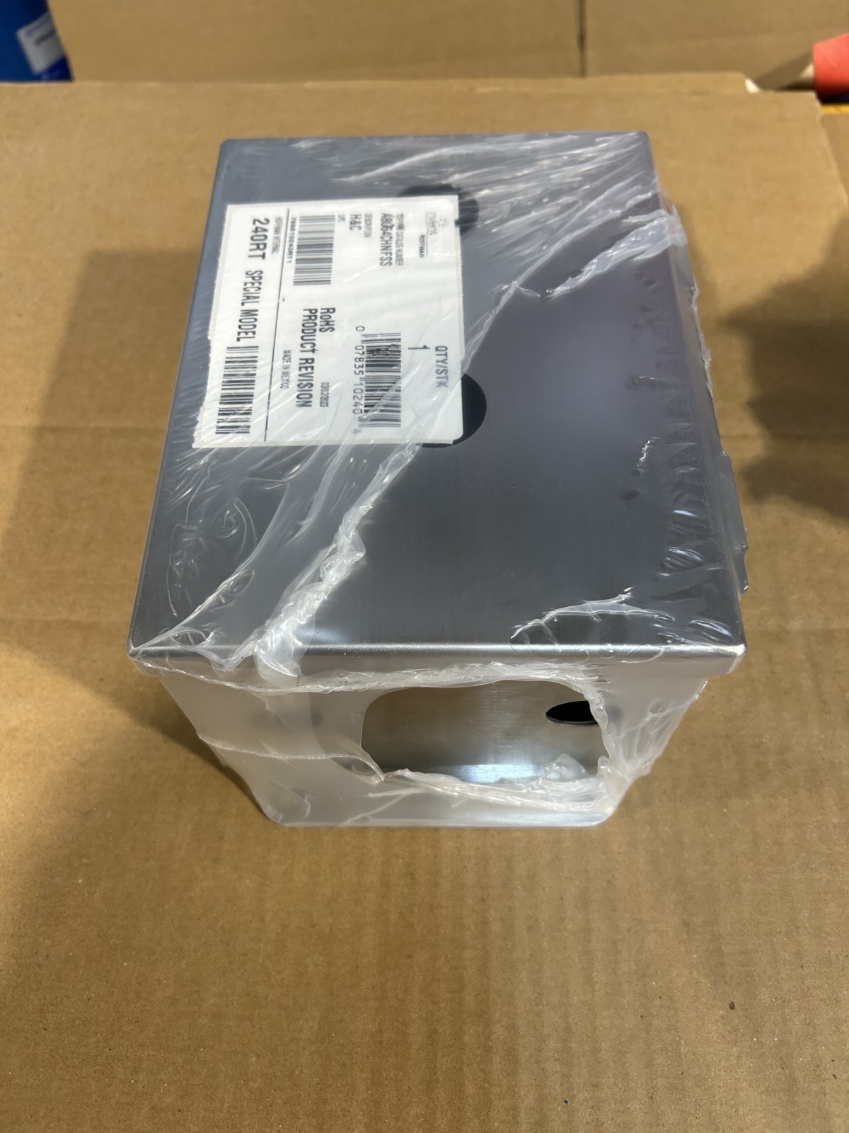 NVENT HOFFMAN A8064CHNFSS STAINLESS STEEL ENCLOSURE 8X6X4 NEW IN PKG