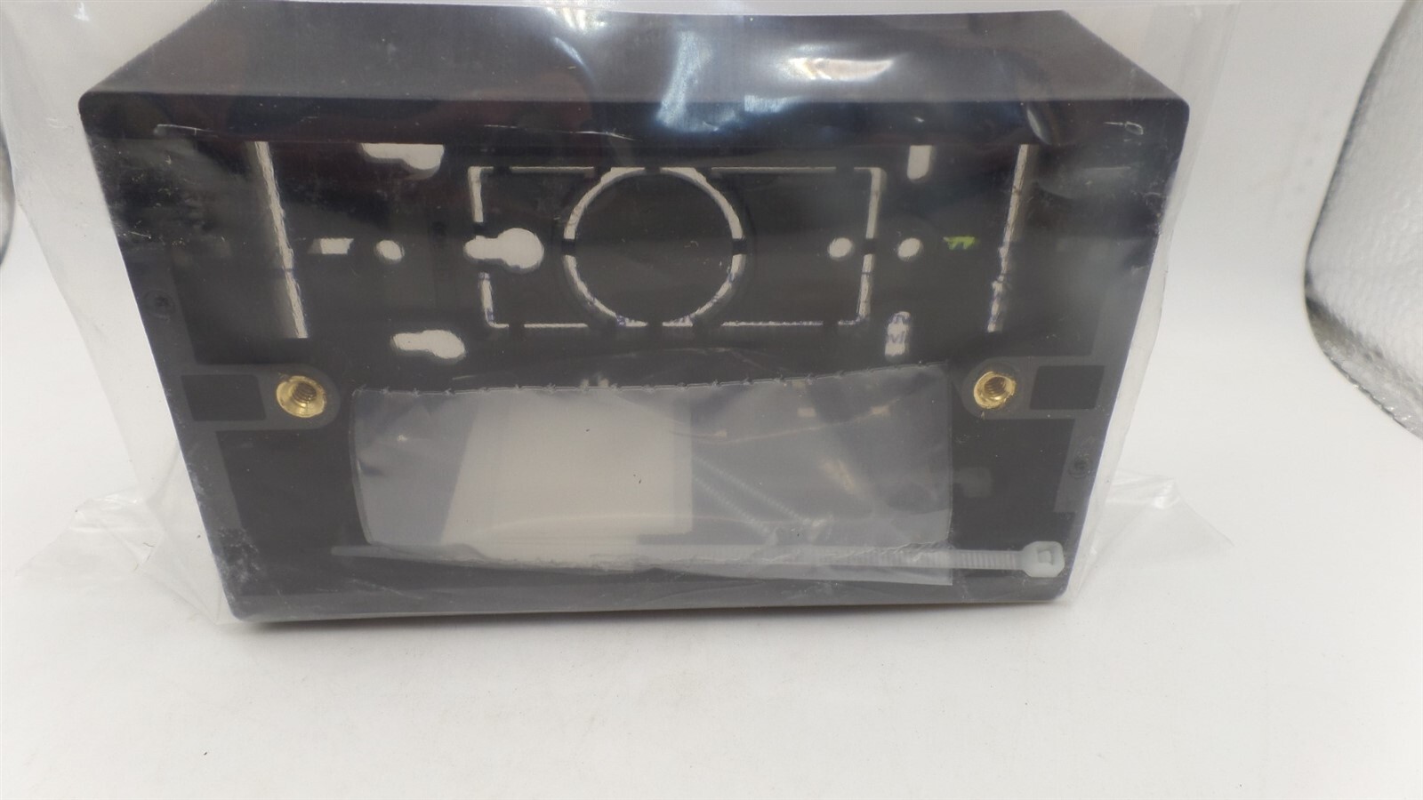 LEVITON 42777-1EA 1-GANG 1.89″ BOX DEPTH SURFACE MOUNT BACK BOX BLACK 10-PACK