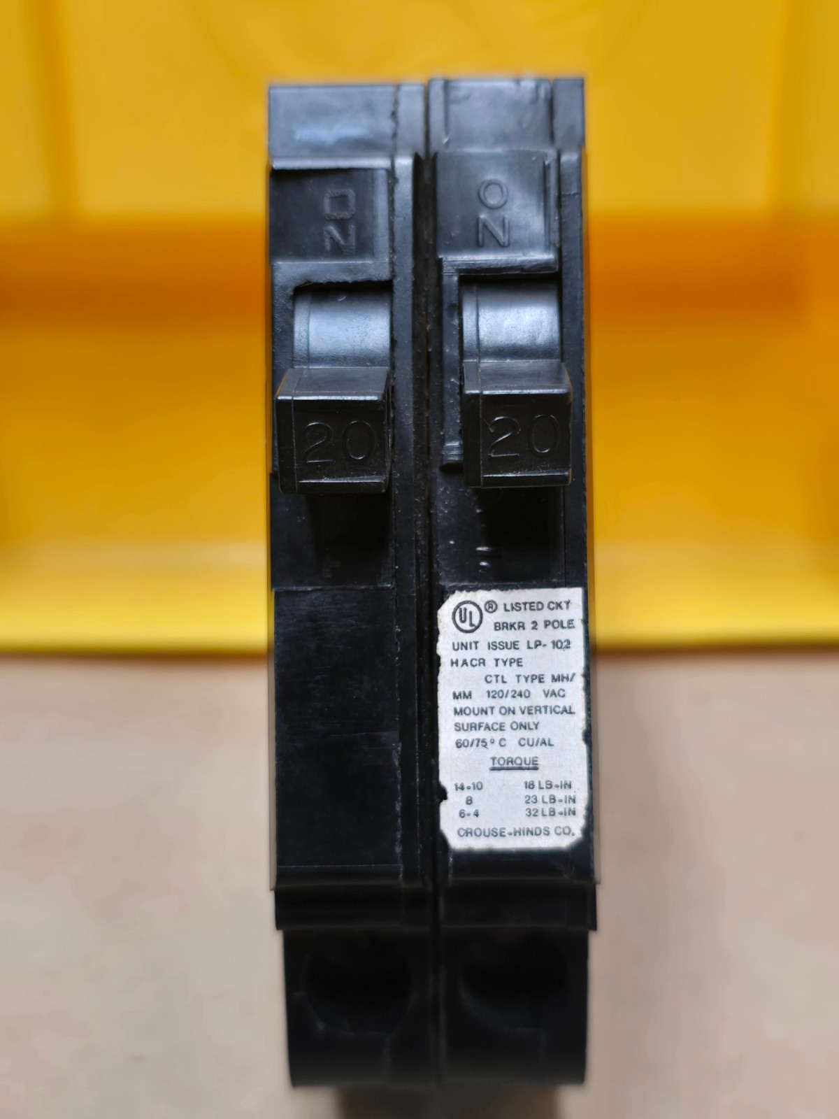 CROUSE HINDS CIRCUIT BREAKERS 20 AMP 2 POLE 120/240 VAC MH220