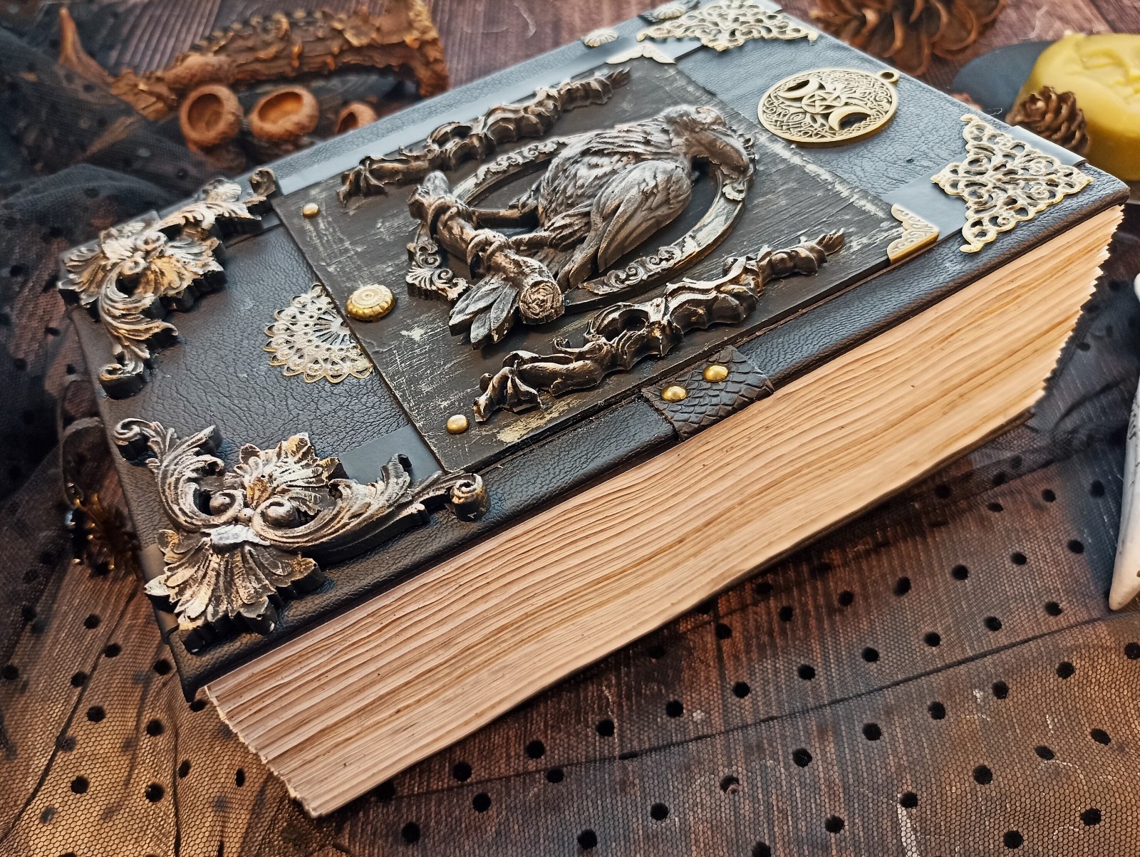 Book of Shadow Witch Grimoire Journal Blank Witchcraft Raven 8×6 in 600 Pages
