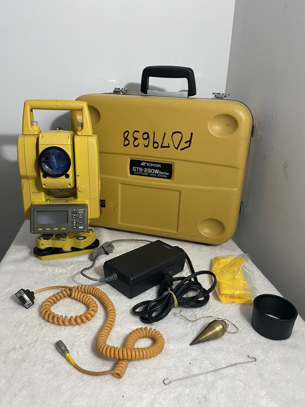 TOPCON GTS-233W ( GTS-230W Series) 3” Electronic Total Station W/ Case & Charger