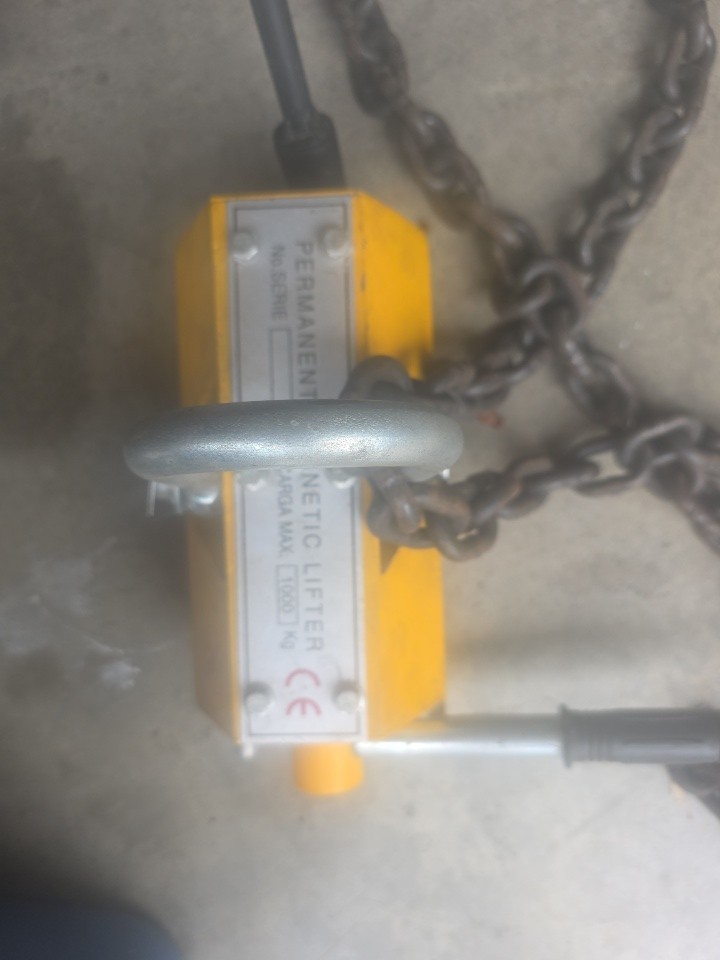 Magnetic Lifter 1000KG Capability Heavy Duty Lifting Magnet Hoist PML-1500