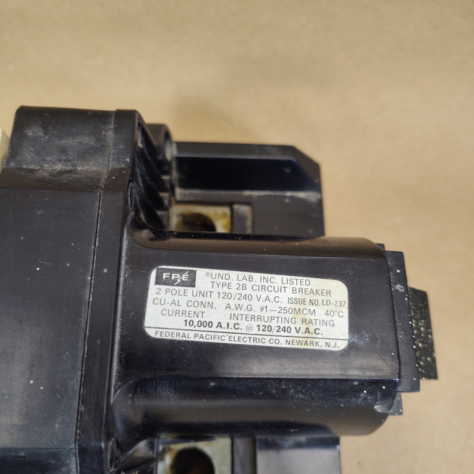 Federal Pacific FPE 200 Amp Type 2B Main Breaker Bolt-On 120/240v