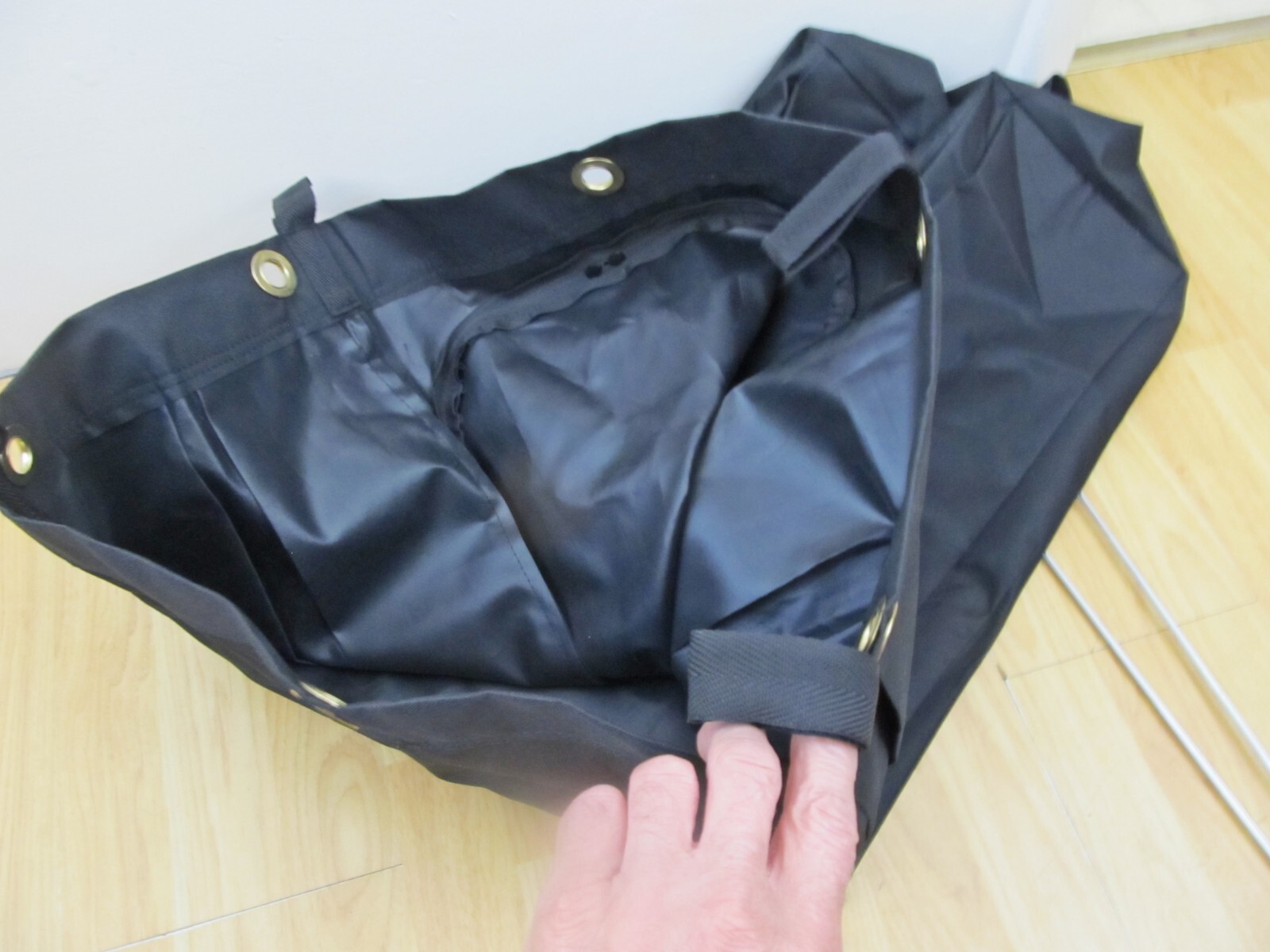 Rubbermaid FG452088BLA Brute Commercial Products Utility Cart Bag w/ Hangers