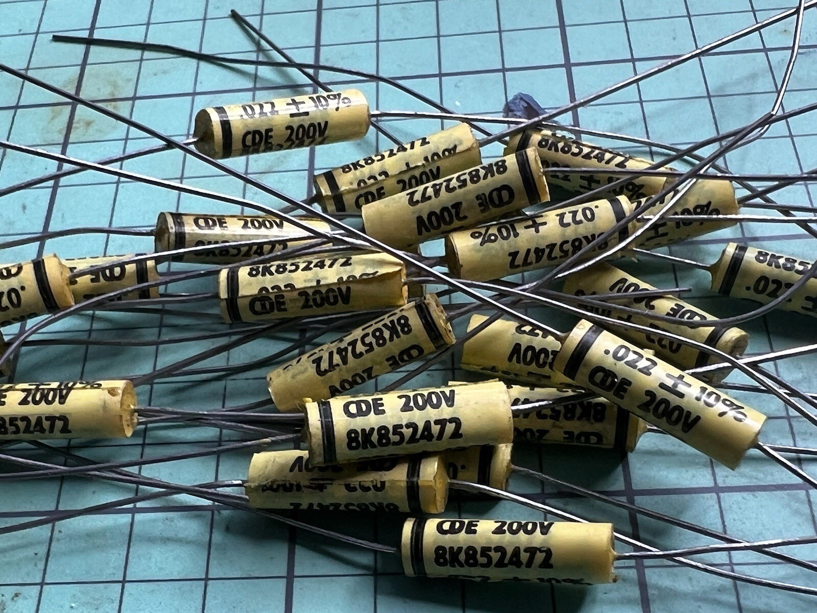 cornell dubilier capacitor .022 uf 200 V (25 pcs)