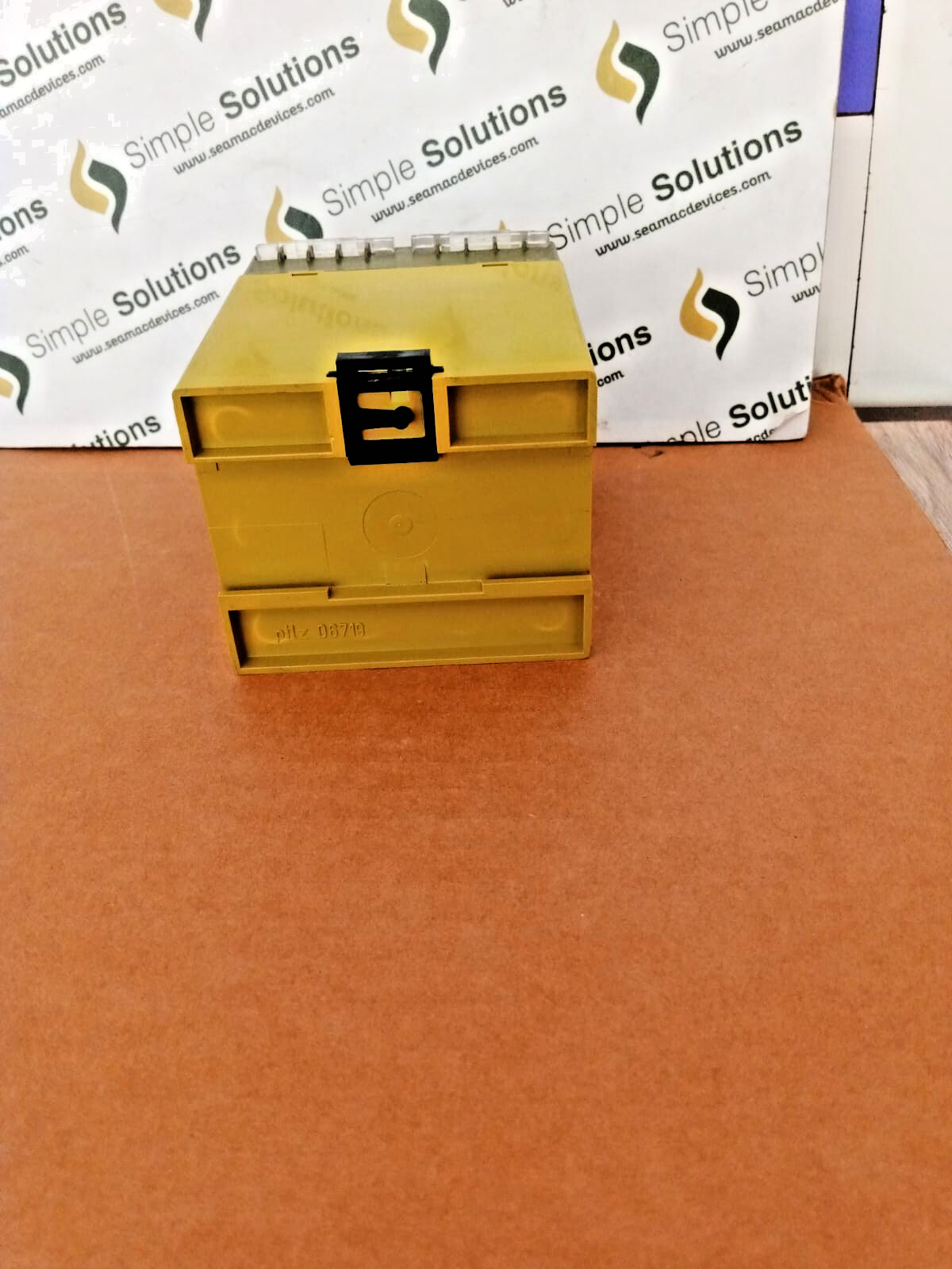 1PC- Pilz PNOZ 1 3S/1O Safety Relay 475695 24VDC/3.5W, 230V- New
