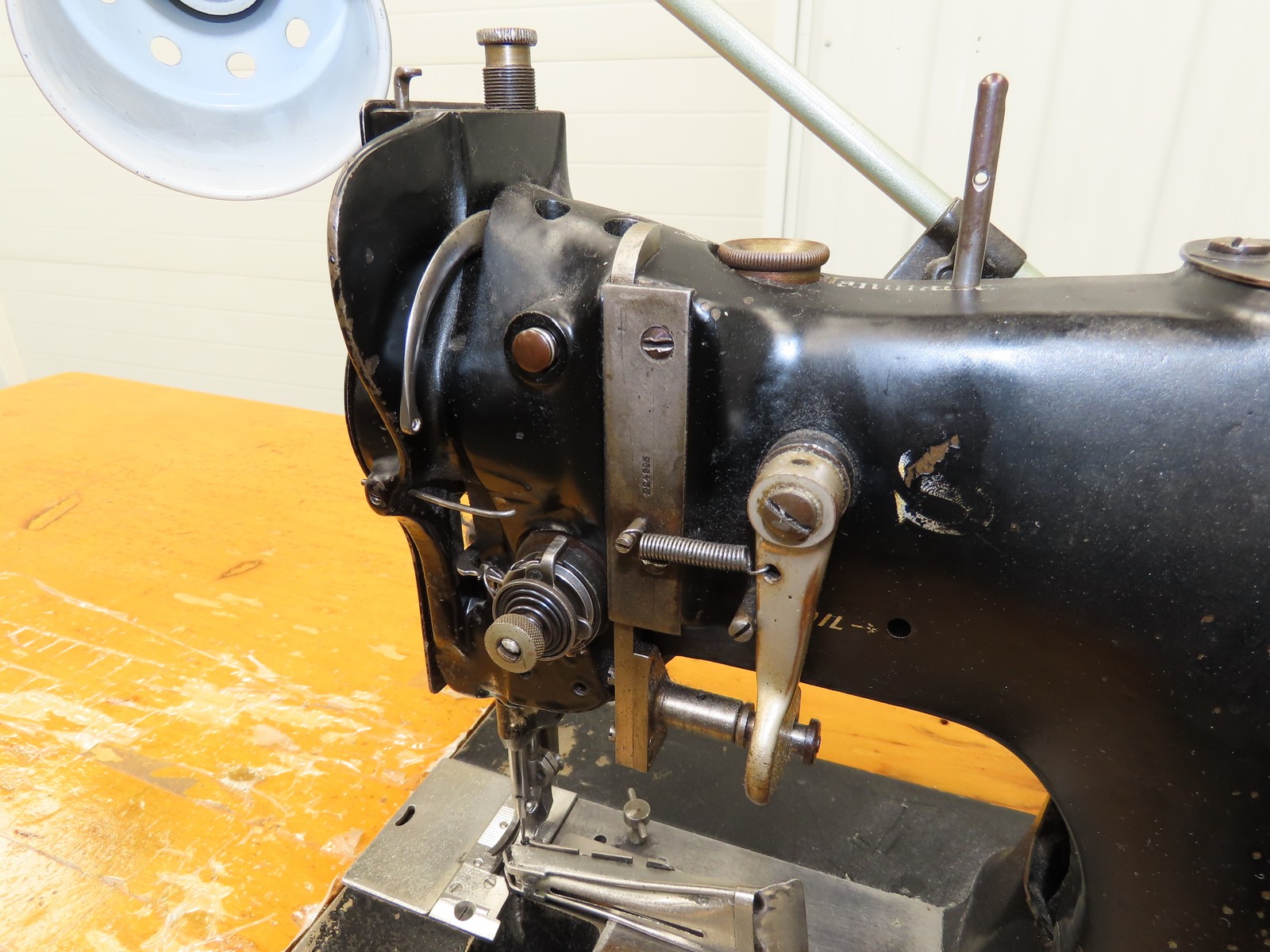 Singer 108W7 Industrial Sewing Walkling Foot Machine W/Vertical Shear 220VAC 3Ph