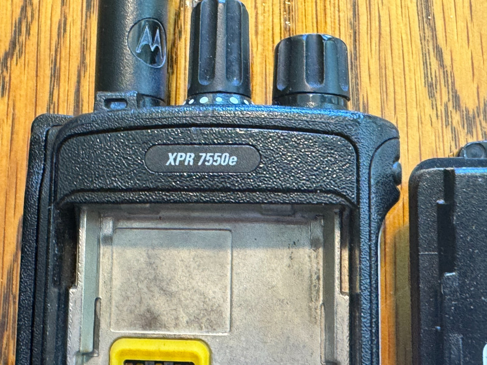 Motorola XPR7550e 403-512 MHz UHF AAH56RDN9WA1AN great condition