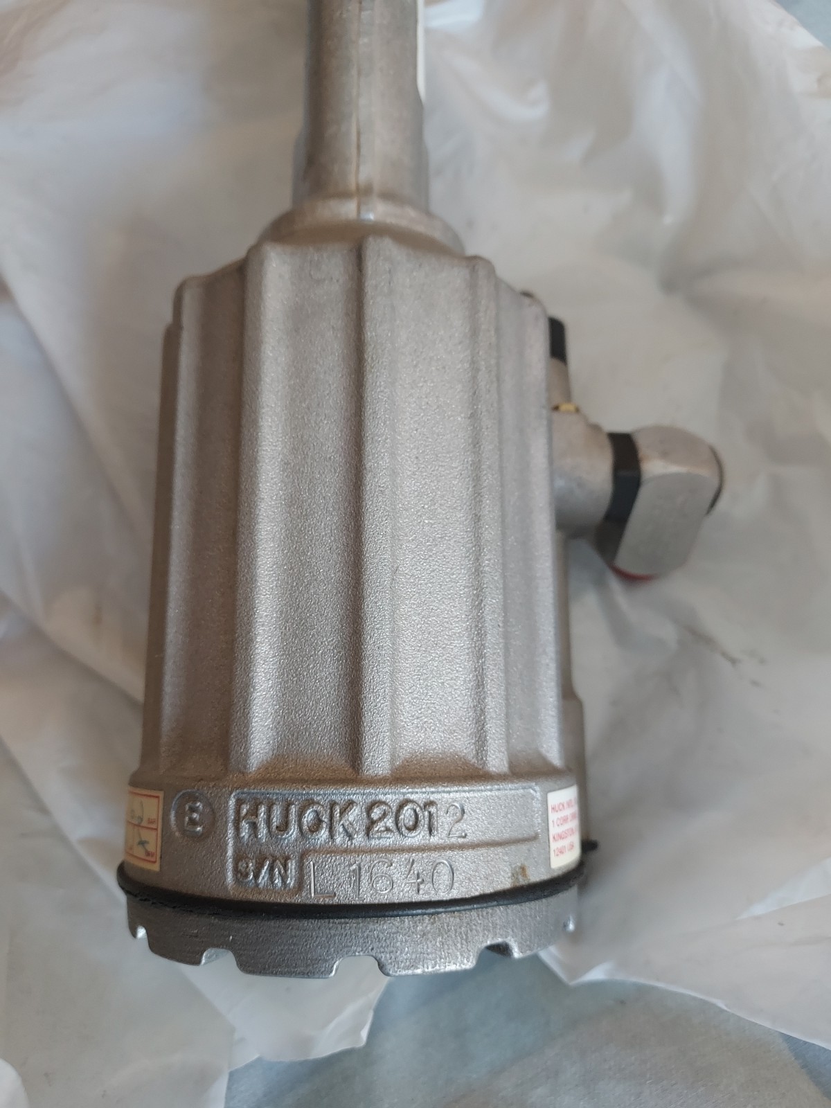 Huck 2012 Pneumatic Rivet Gun Riveter MPN 2012 Air Powered Industrial Tool