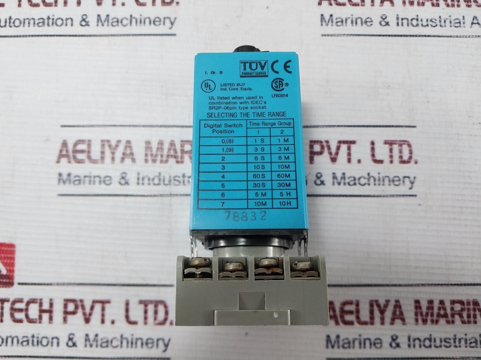 IDEC RTE-P11 Electronic Timer With Base 0-10 Sec 120vac