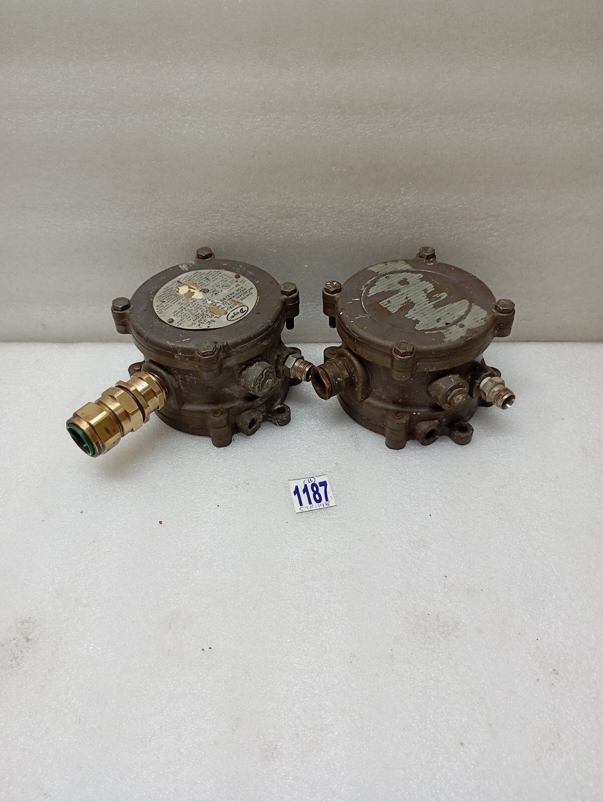 Dwyer CAT NO. 1950-10-2F Pressure Switch Industrial Equipment(lot of 2pc)