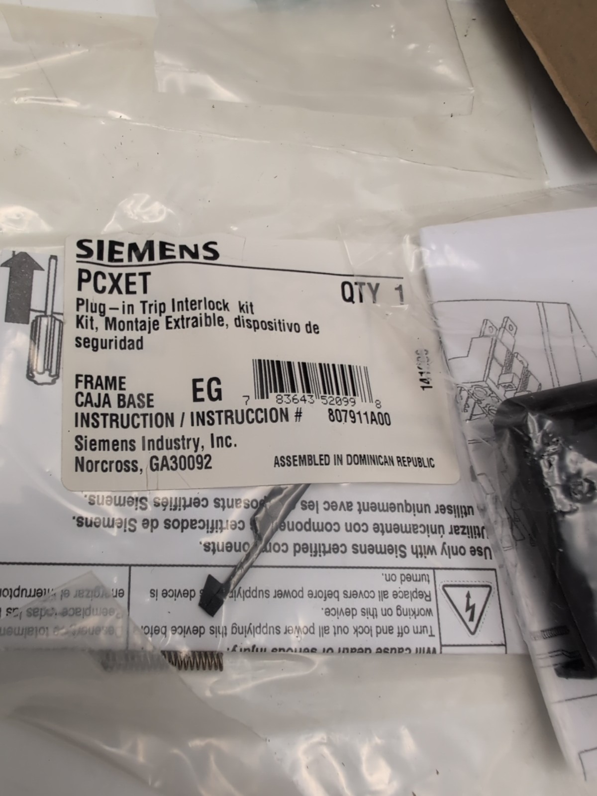 NEW IN BOX SIEMENS PCBERC3 PLUG-IN MOUNTING BASE. FAST SHIP! LOW PRICE GUARANTY