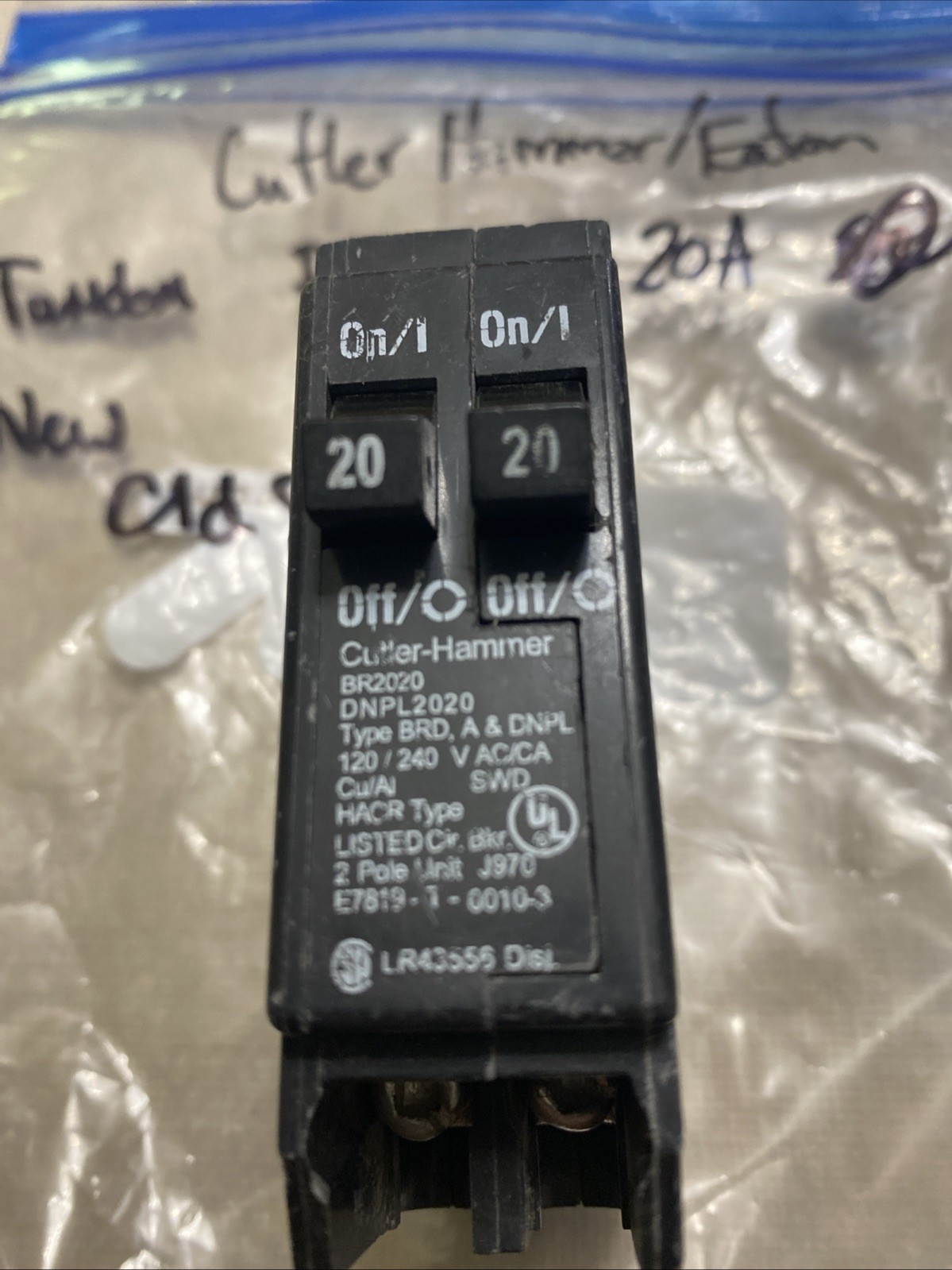 (1) NEW Eaton BR2020 20Amp Tandem Circuit Breaker Cutler Hammer