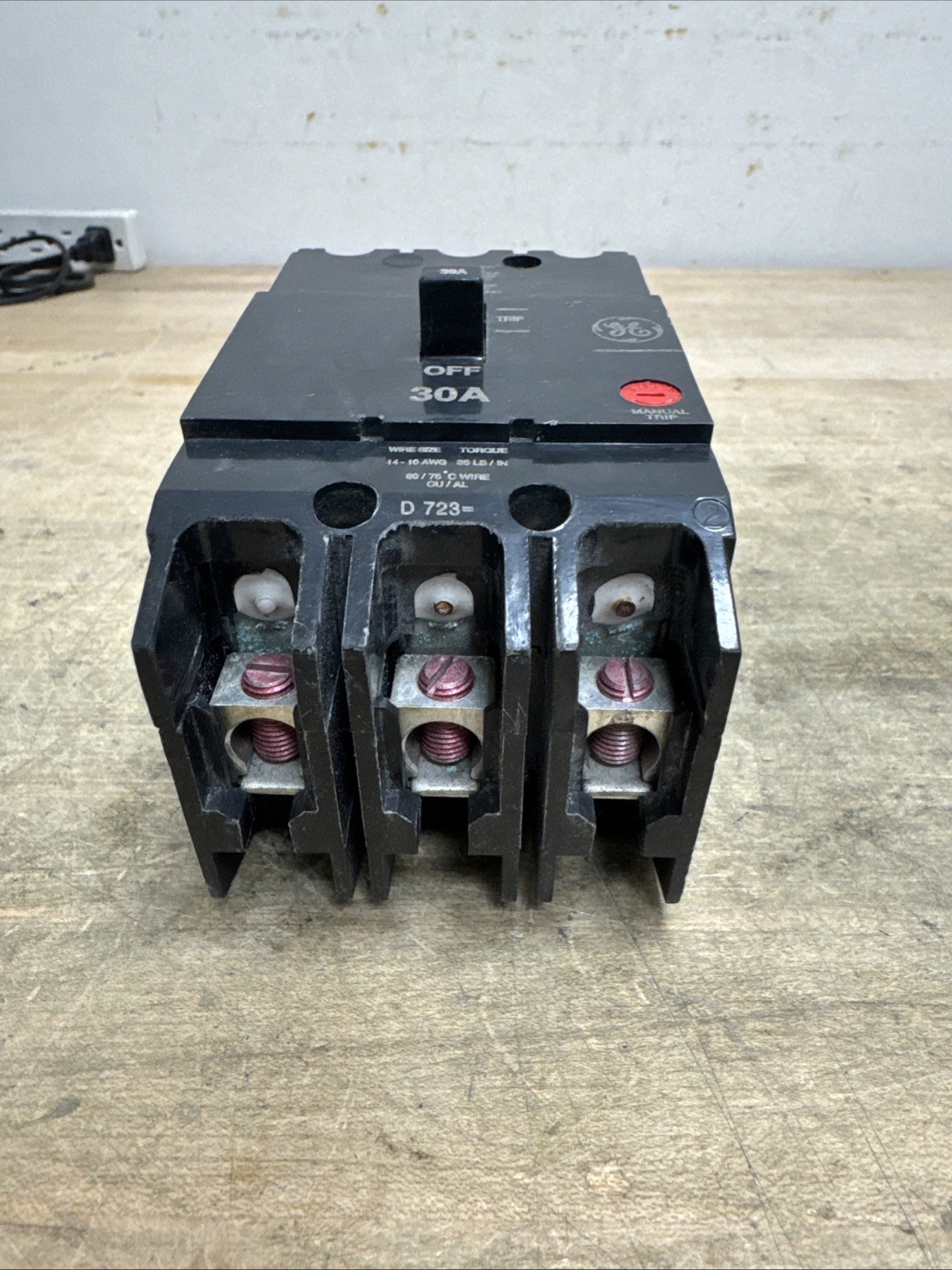 GENERAL ELECTRIC TEY330 TEY 3 POLE 30 AMP 480v CIRCUIT BREAKER
