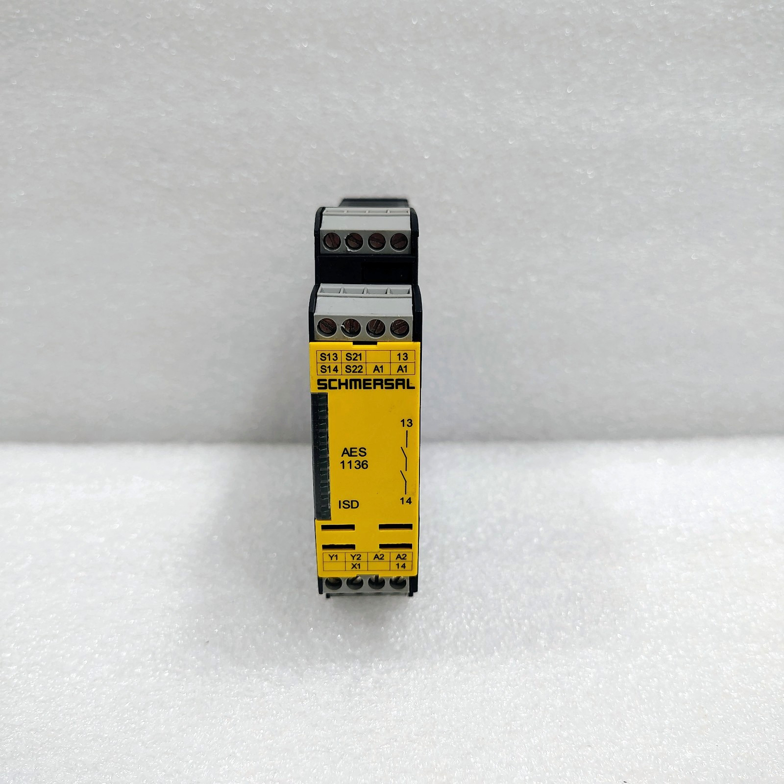 NEW SCHMERSAL AES1136 SAFETY CONTROL MONITOR RELAY MODULE 24 VDC, NoS AES1136