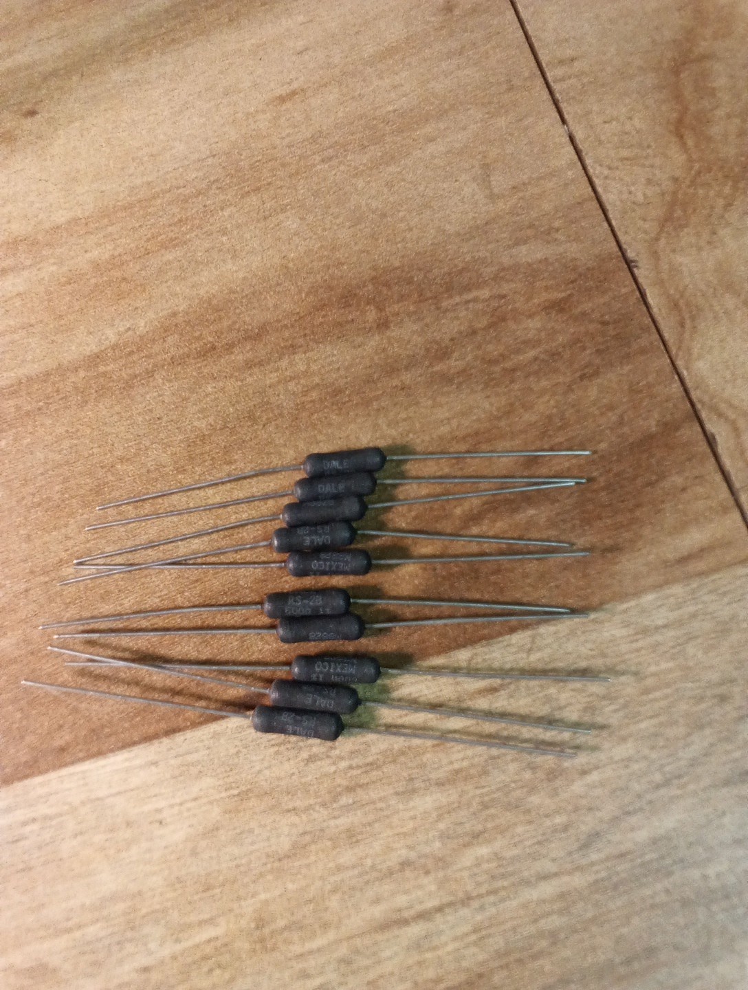 Lot Of 10 Dale RS=2B 600 OHM 1% Wire wound Resistors