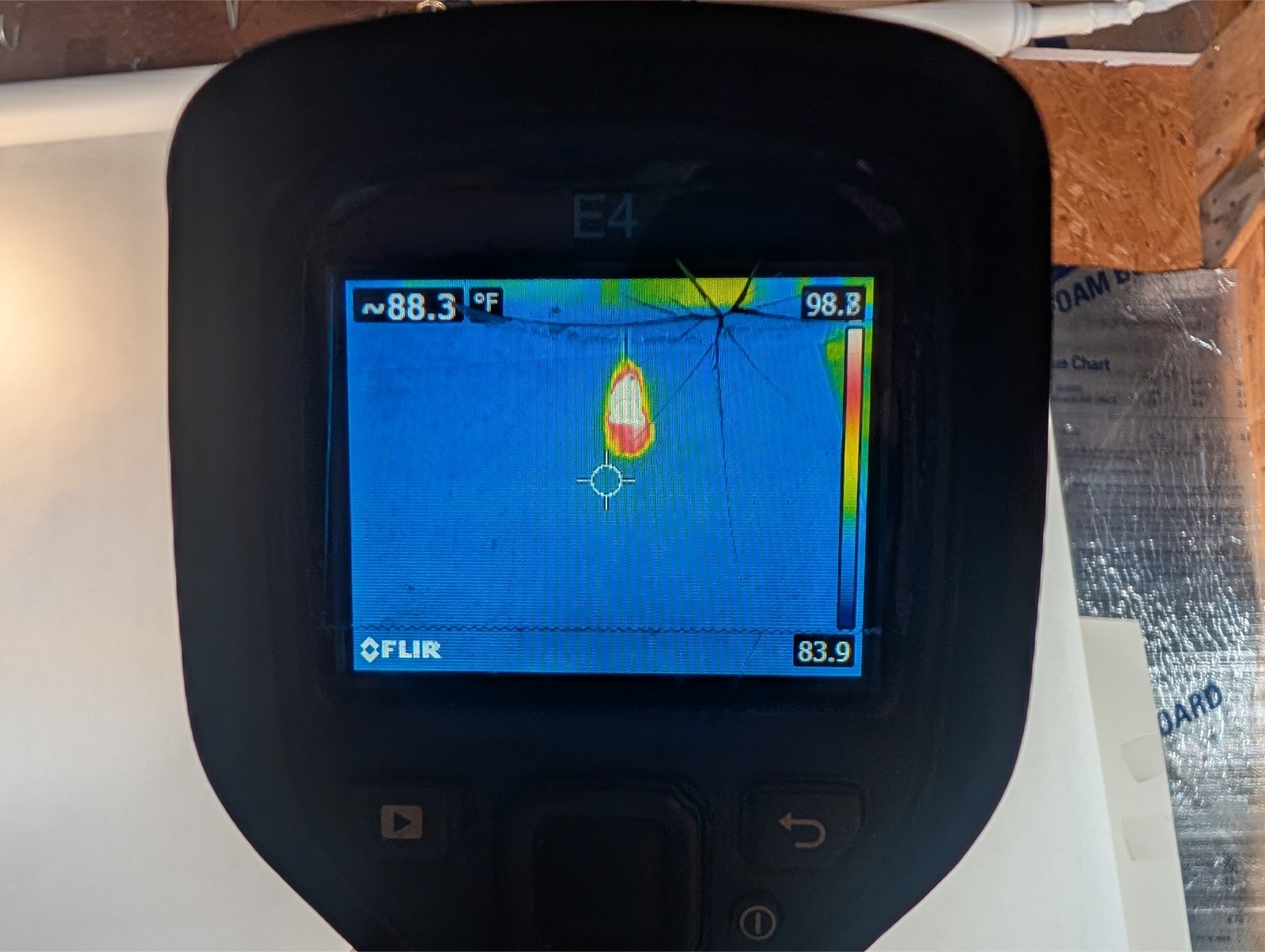 FLIR E4 Compact Thermal Imaging Camera Cracked Screen Works Well