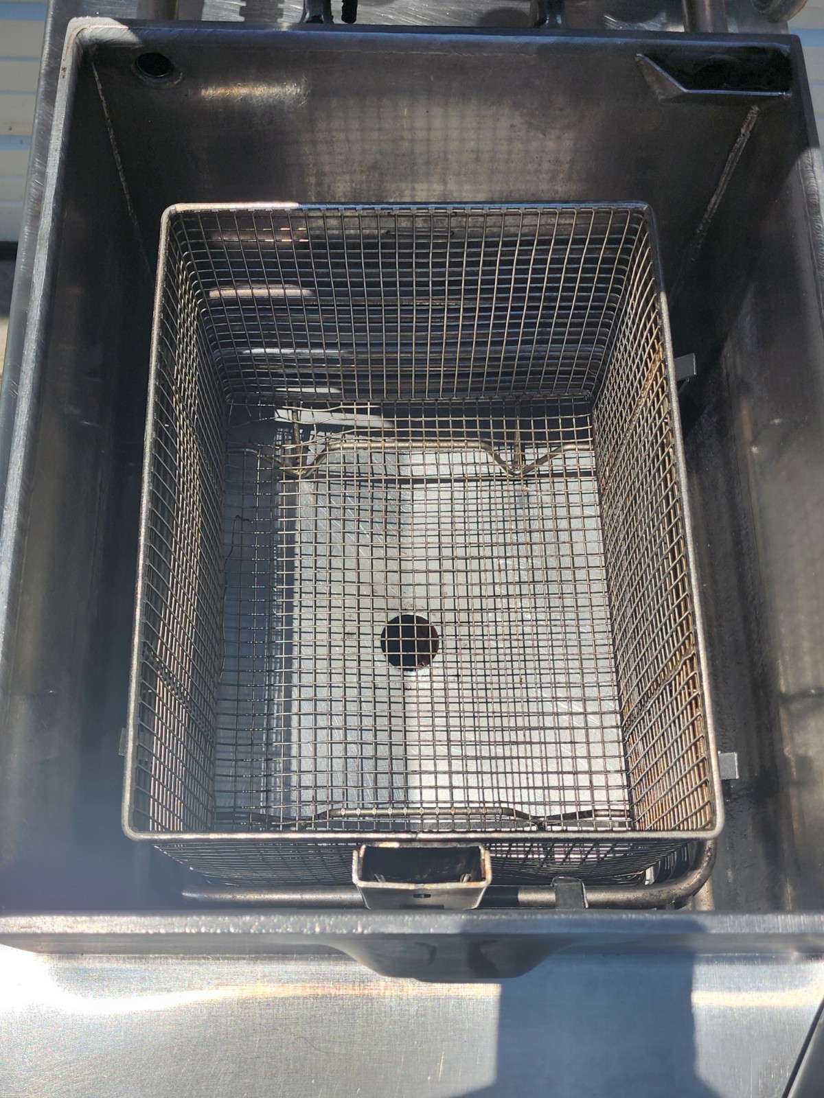 2022 HENNY PENNY PFE500 VELOCITY ELECTRIC PRESSURE FRYER