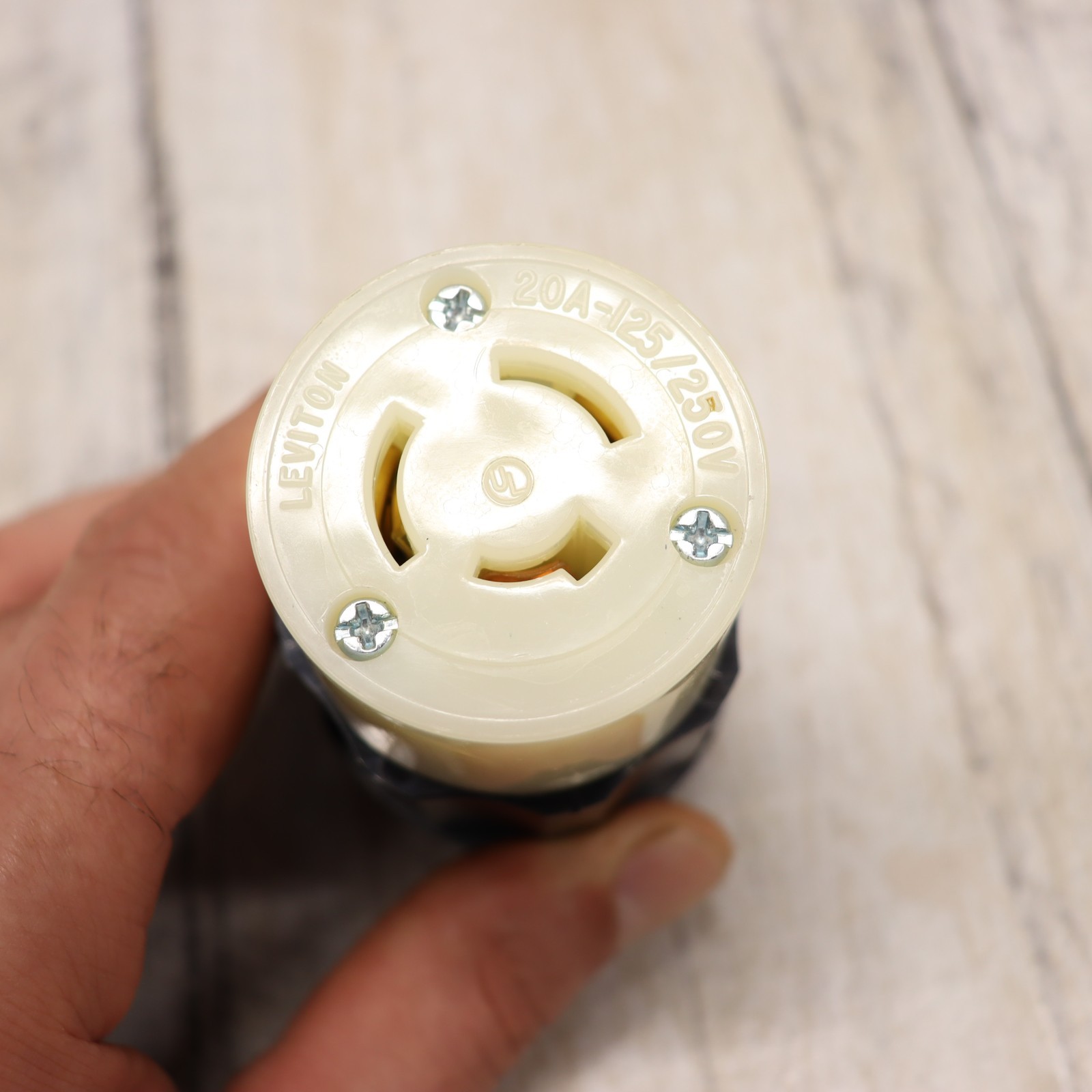 Leviton 7314-C Locking Connector Plug 20A 125/250V 3 Pole 3 Wire Non-Grounding