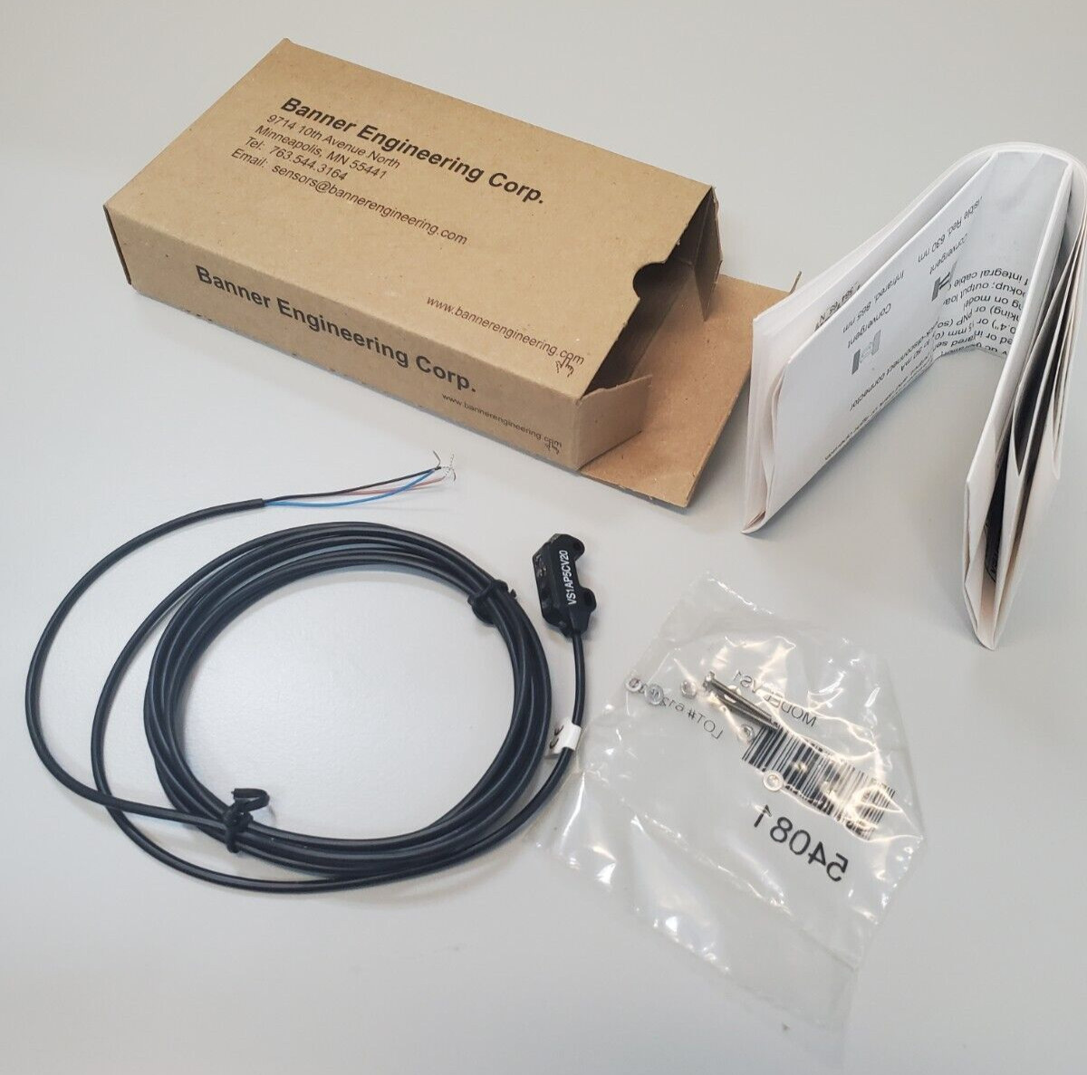 Banner VS1AP5CV20 VS1 Series Mini Self-Contained Convergent-Mode Sensor 56498
