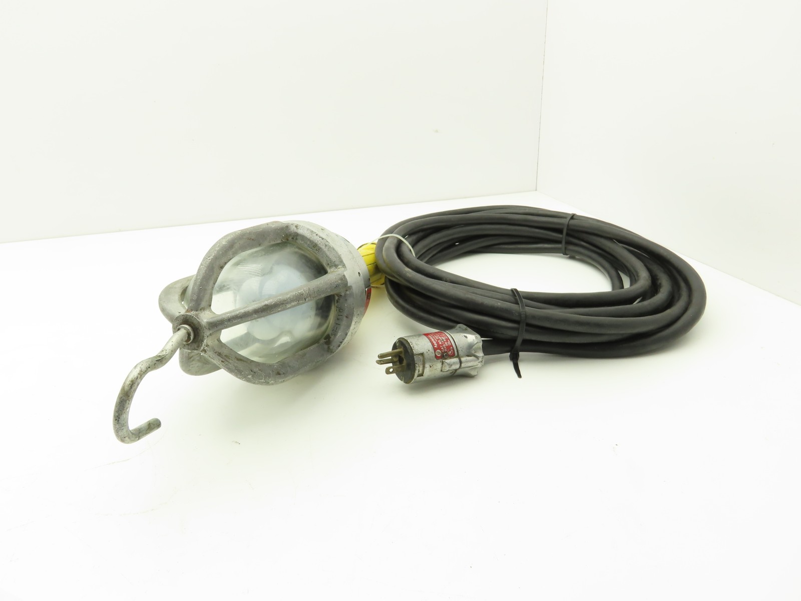 Daniel Woodhead 61430-MAX Hazardous Duty Portable Light Hanging Hand Lamp 125V