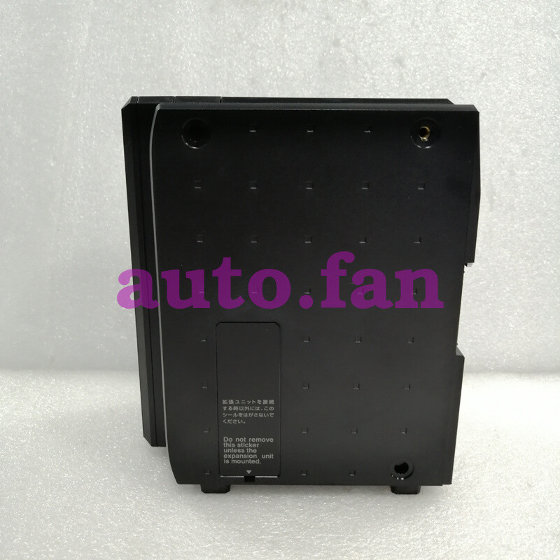 XG-7500 vision system controller. A large number of stocks, beautiful appearance