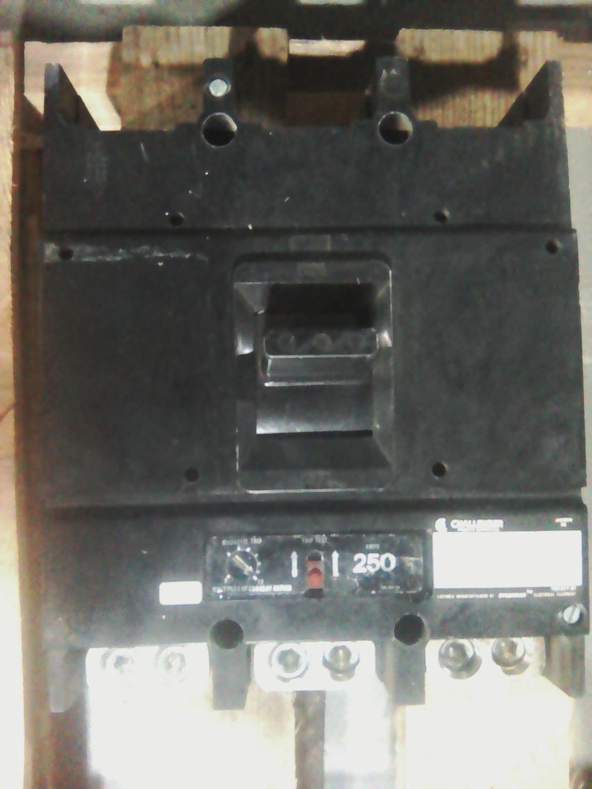 Challenger SJD-3C-250 250 Amp 3 Pole Molded Case Circuit Breaker 240VAC Used