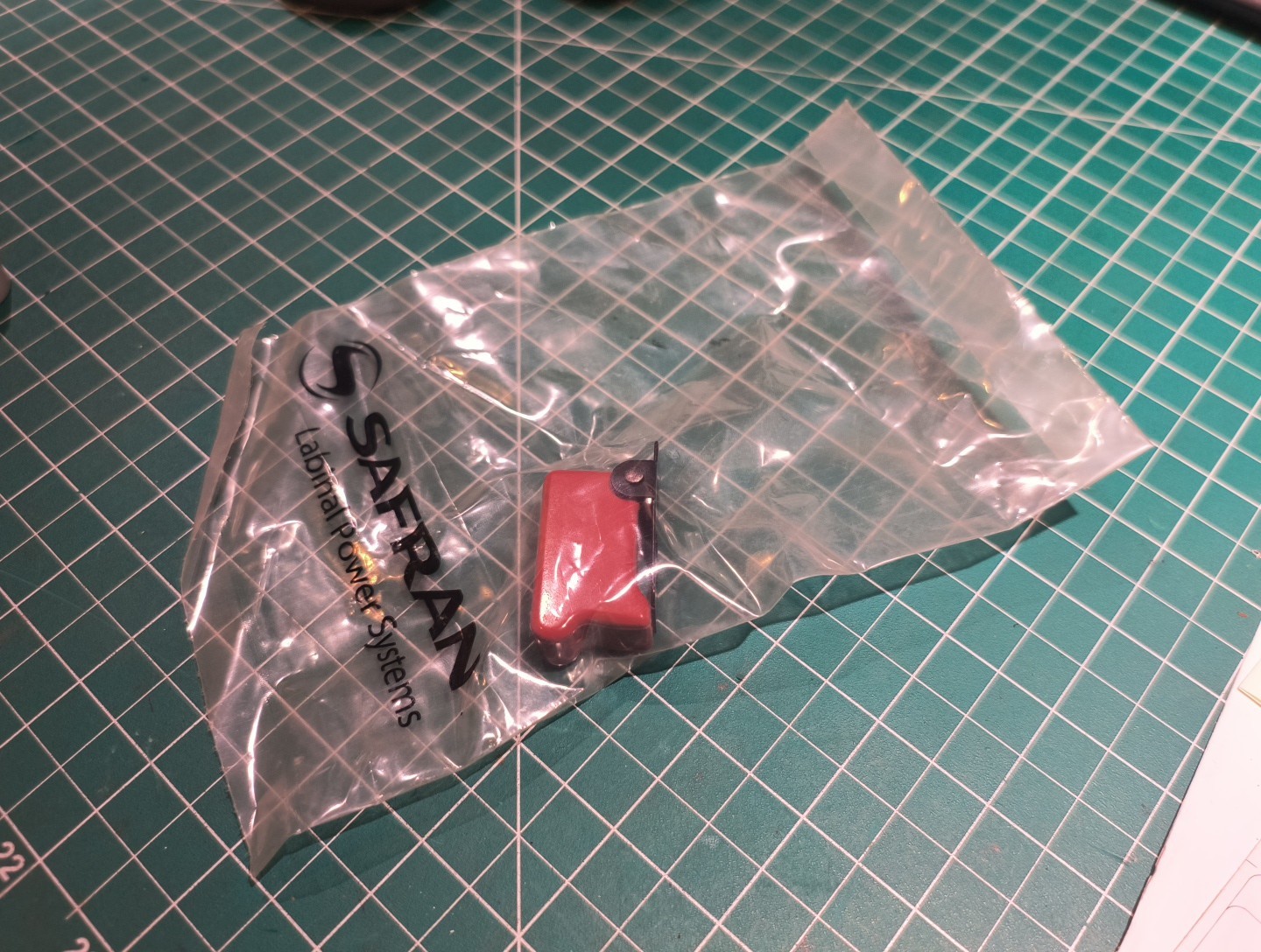 SAFRAN LABINAL 8496K2 MS25223-2 3 Pos Center Return Toggle Switch Guard MIL SPEC