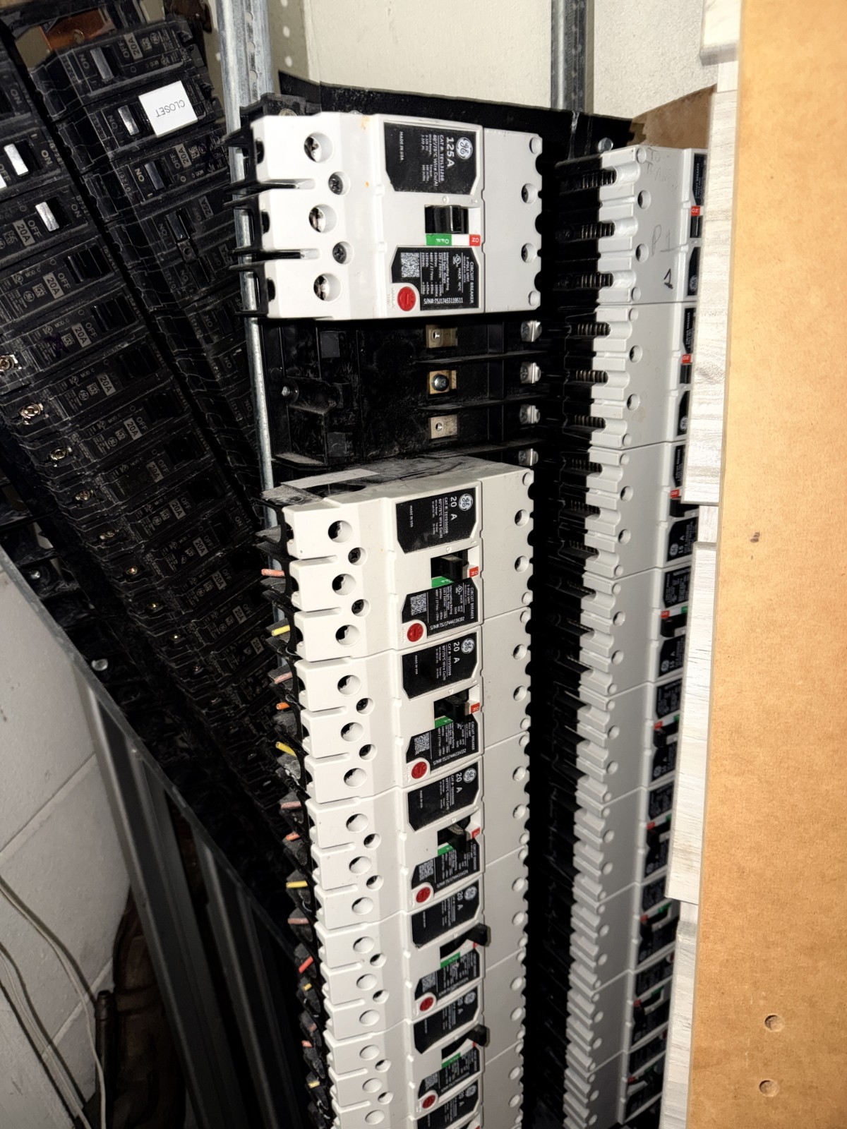 GE INDUSTRIAL A-SERIES II PANELBOARD SEE DESCRIPTION