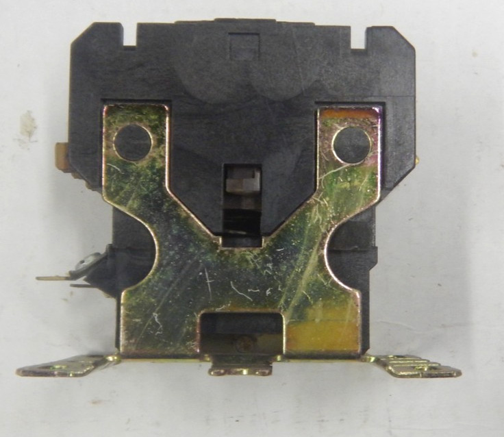 Cutler-Hammer / Eaton C25DNC330 Contactor 3 pole 30 amp 104-120v coil USED
