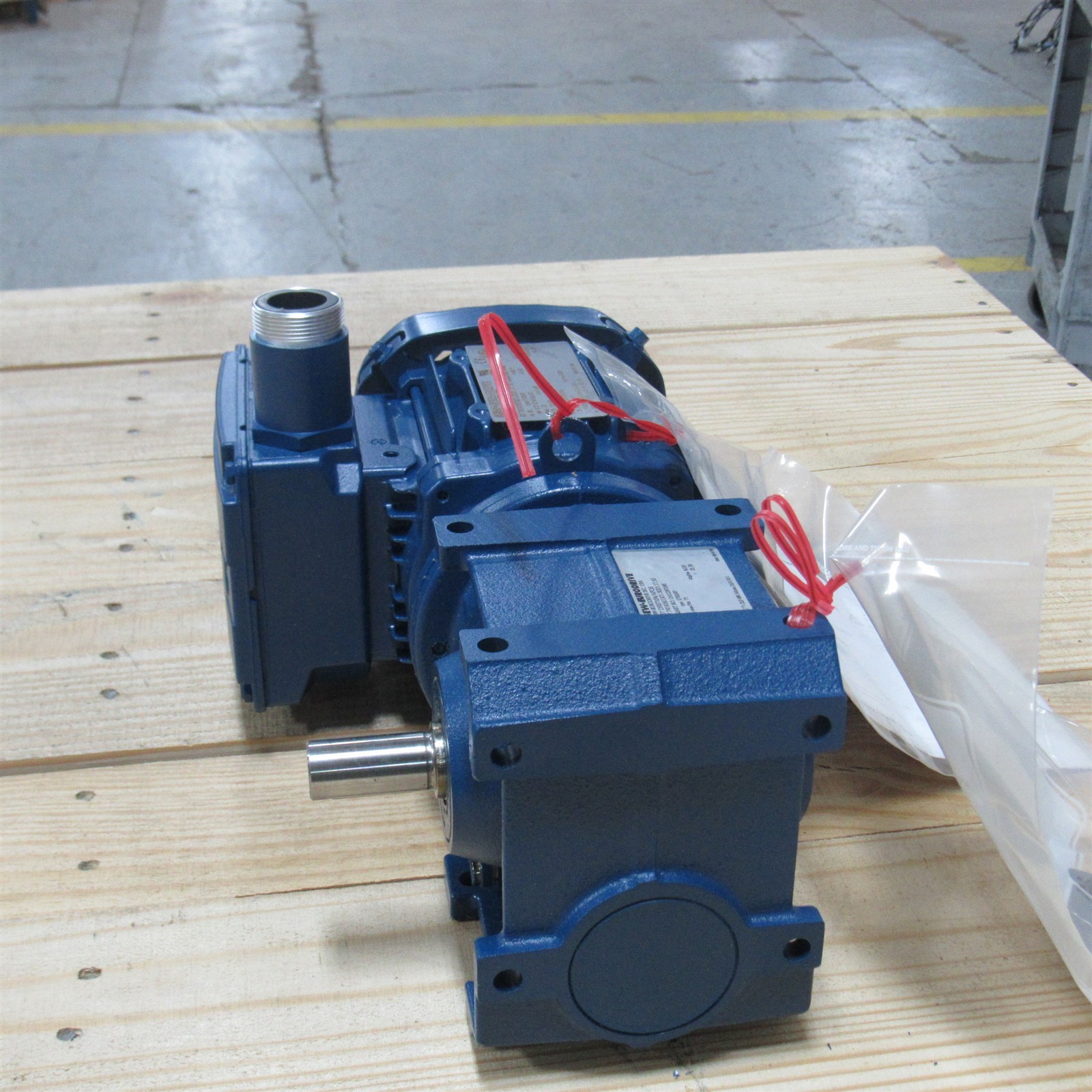 SEW-EURODRIVE INC GEAR MOTOR 1,800 RPM S37DRS71S4/AFQ8