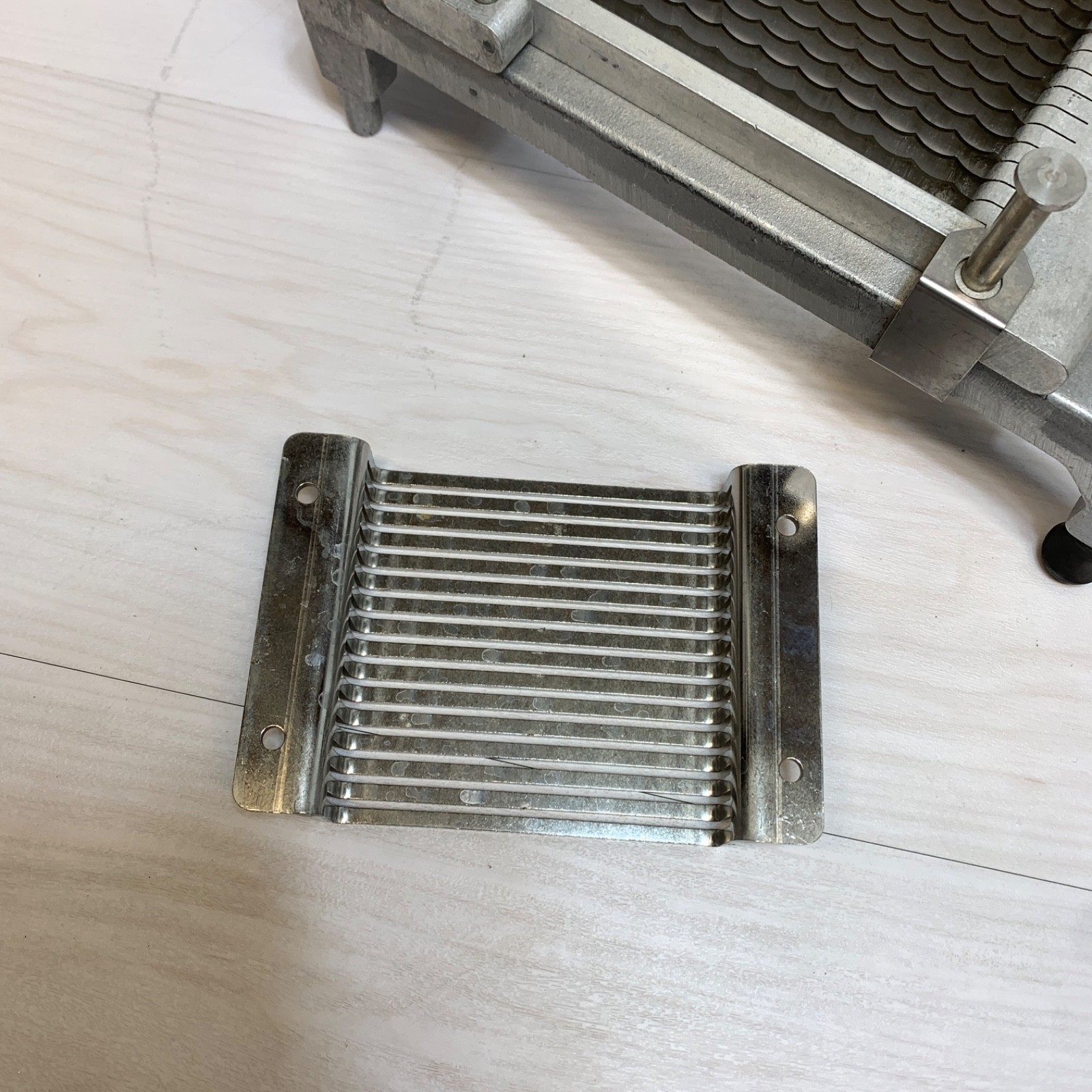 Nemco 55975-2SC Easy Chicken Slicer 1/4 Cut (Scalloped) w 55939-2 Push Plate