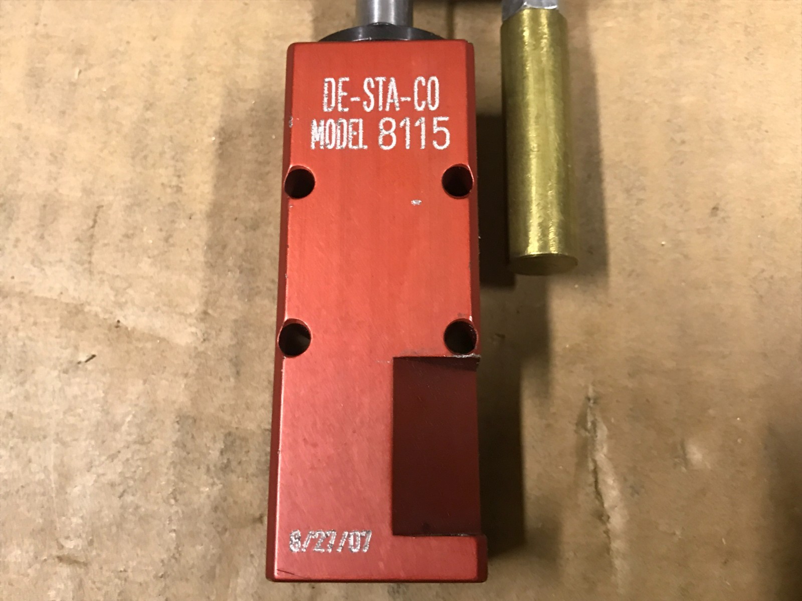 De-Sta-Co Model 8115 – Pneumatic Swing Clamp